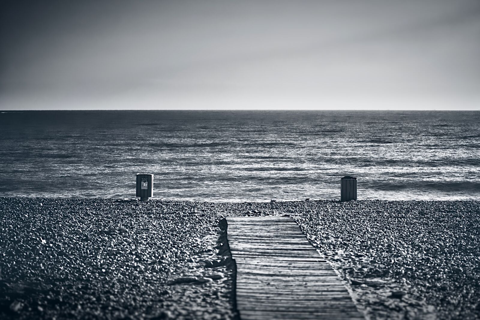 Canon EOS 6D sample photo. Beach, empty, monochrome photography