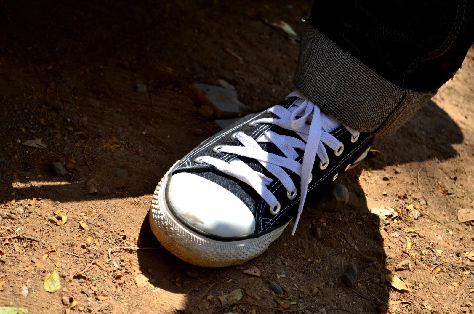 Nikon D5100 sample photo. Shoe, ground, sport shoe photography