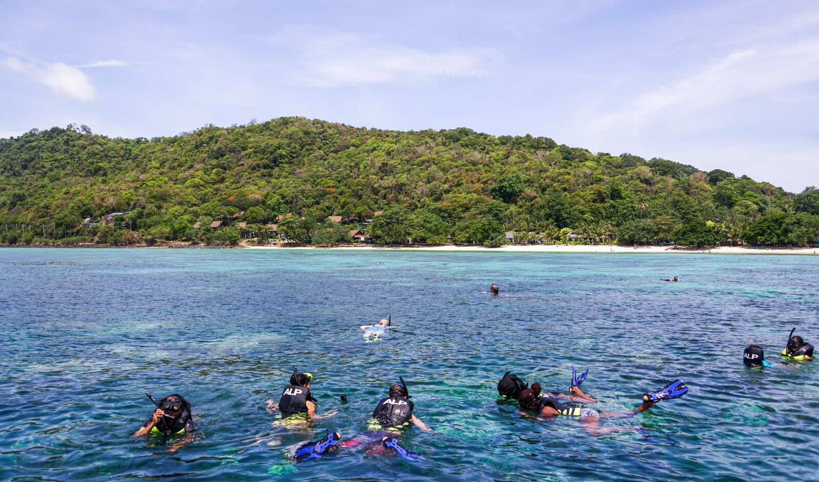 Sony a7R II + Sony FE 24-240mm F3.5-6.3 OSS sample photo. Phuket, phi phi tour photography