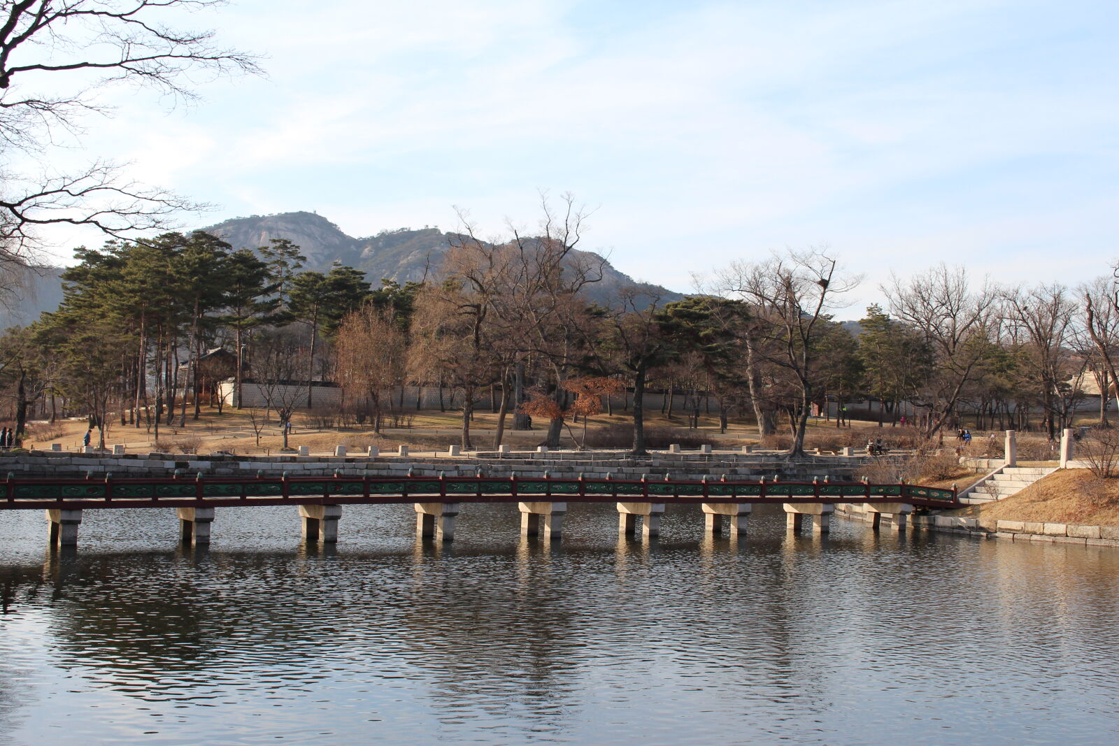 Canon EOS 700D (EOS Rebel T5i / EOS Kiss X7i) sample photo. Bridge, gyeongbokgung, korea, winter photography