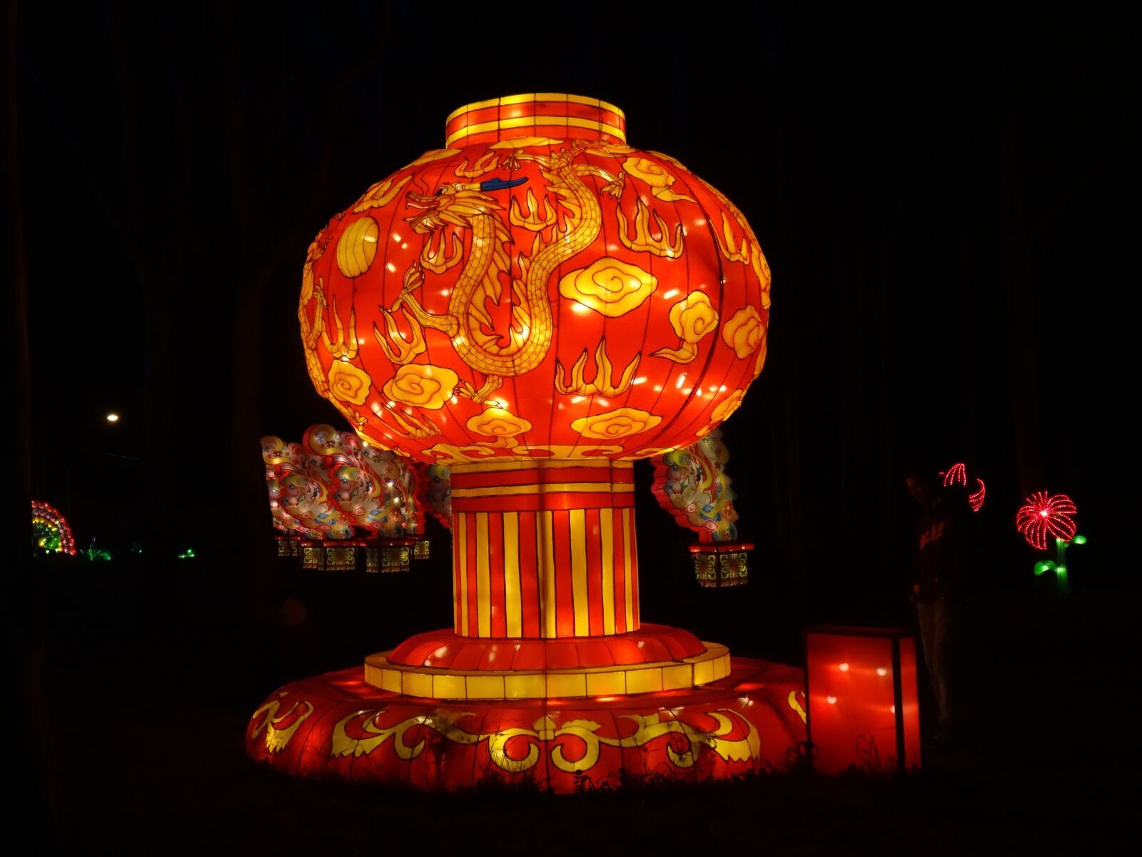 Sony Cyber-shot DSC-HX50V sample photo. Giant chinese lantern, festival photography