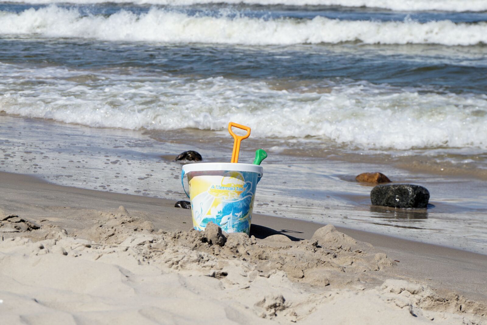 Sony a6000 sample photo. Toys, bucket, pokes fun photography