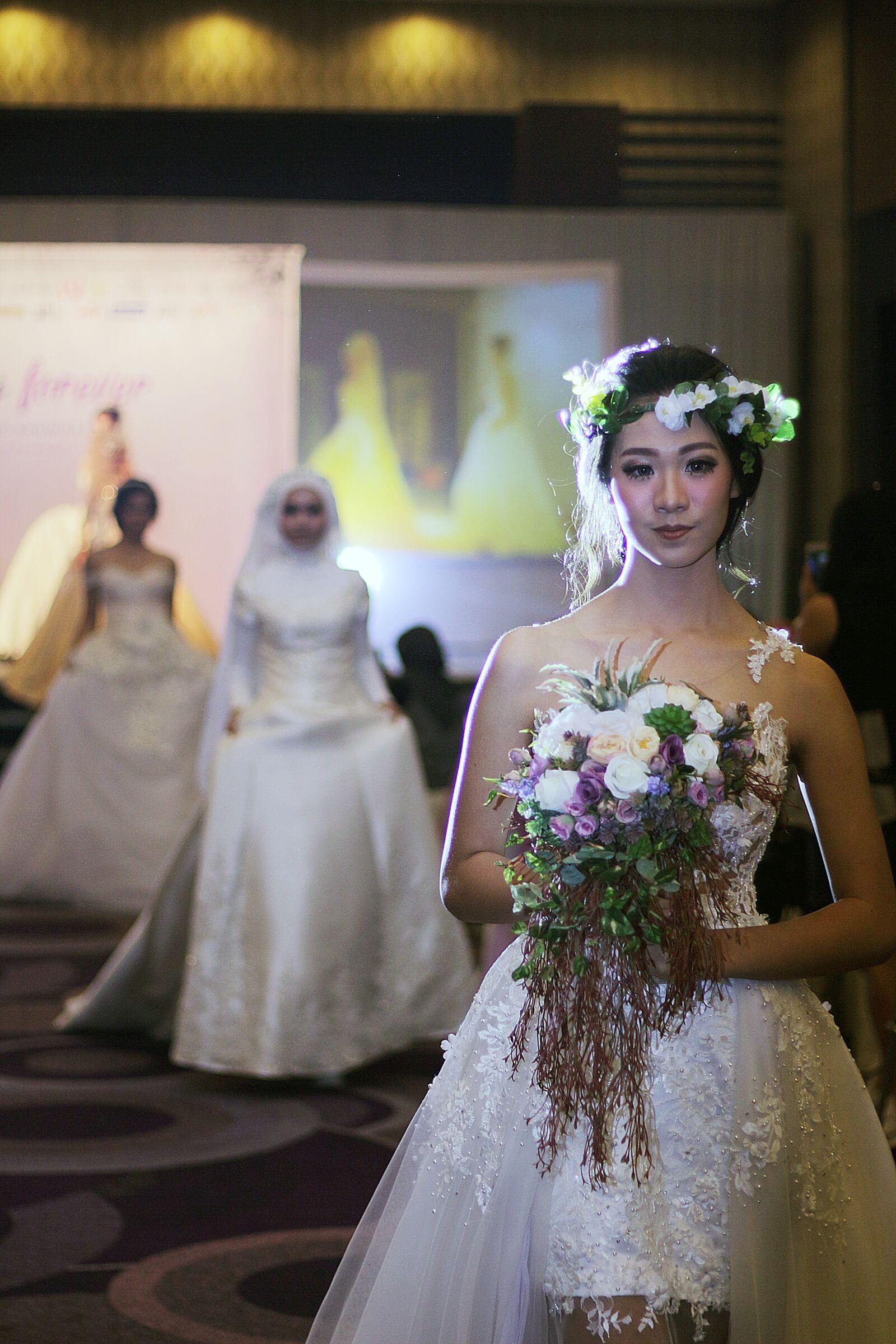 Canon EOS 650D (EOS Rebel T4i / EOS Kiss X6i) + Canon EF 50mm F1.8 II sample photo. Bride, wedding, veil photography