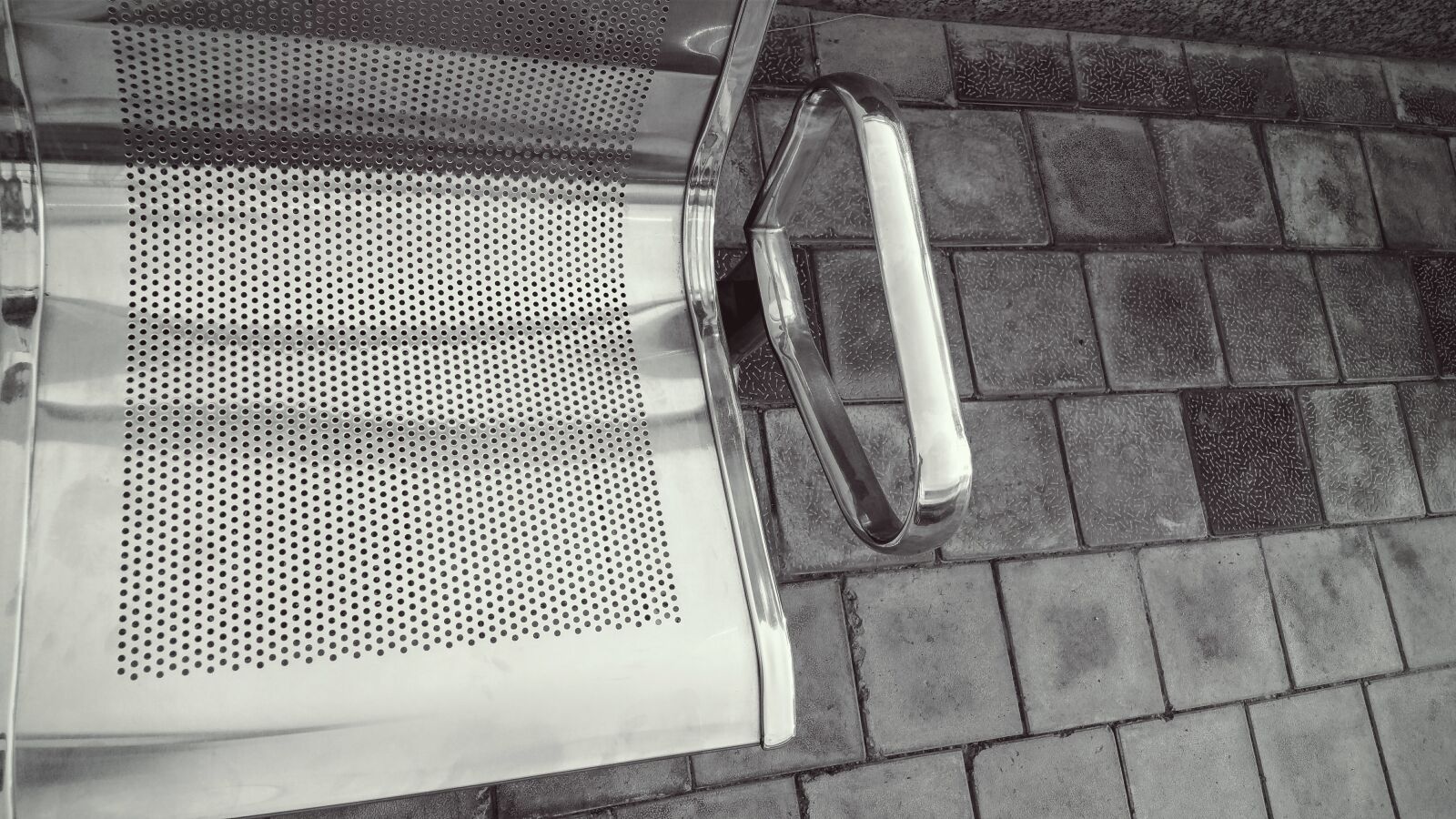 Samsung Galaxy Note4 sample photo. Silver, metal, armchair photography