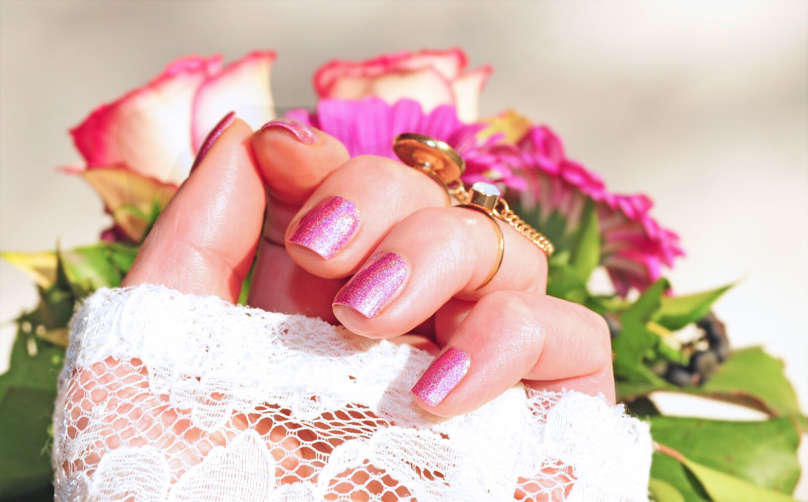 Nikon D90 sample photo. Roses, pink, nail varnish photography
