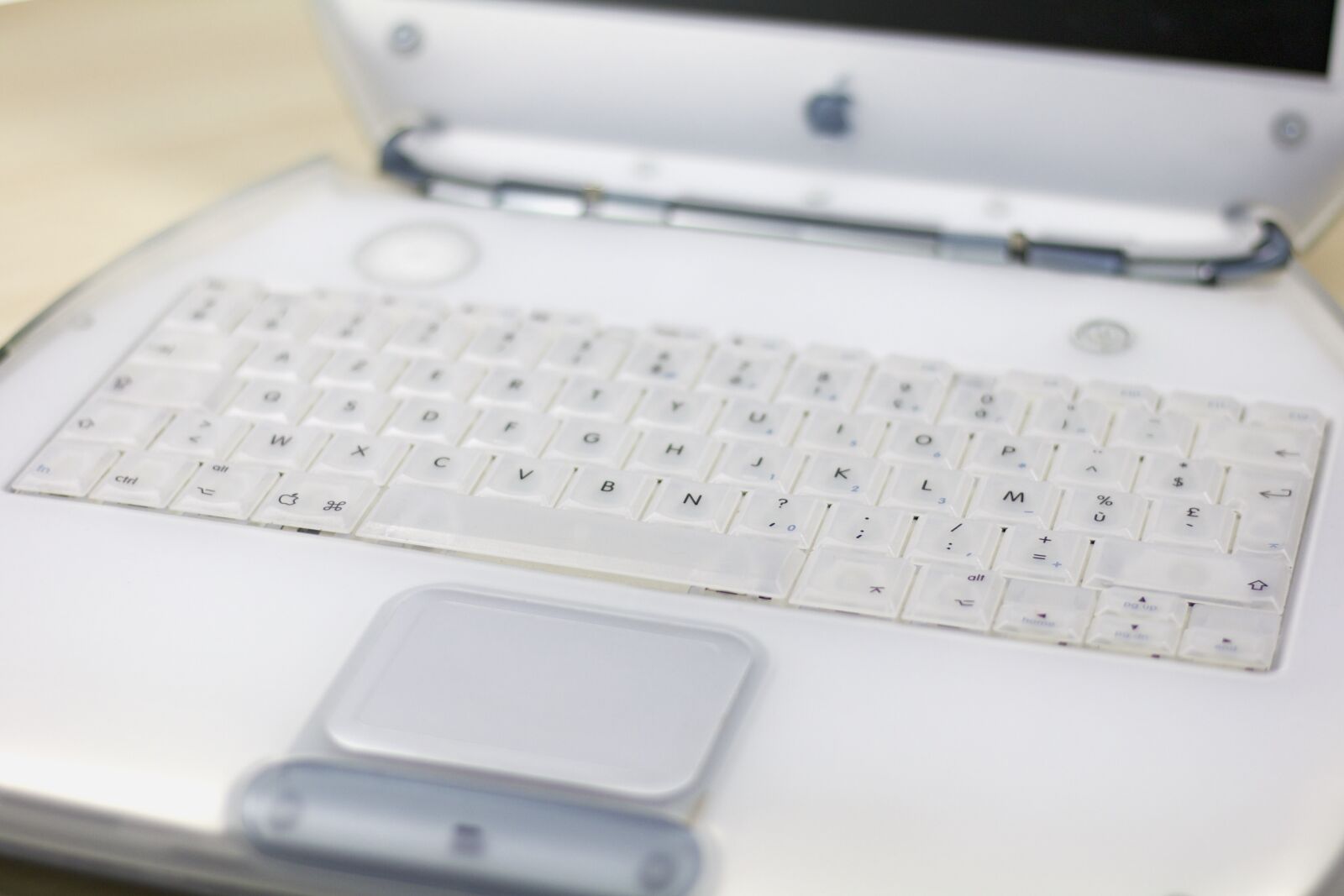 Canon EOS 70D + Canon EF 50mm F1.8 STM sample photo. Apple, keyboard, close, up photography