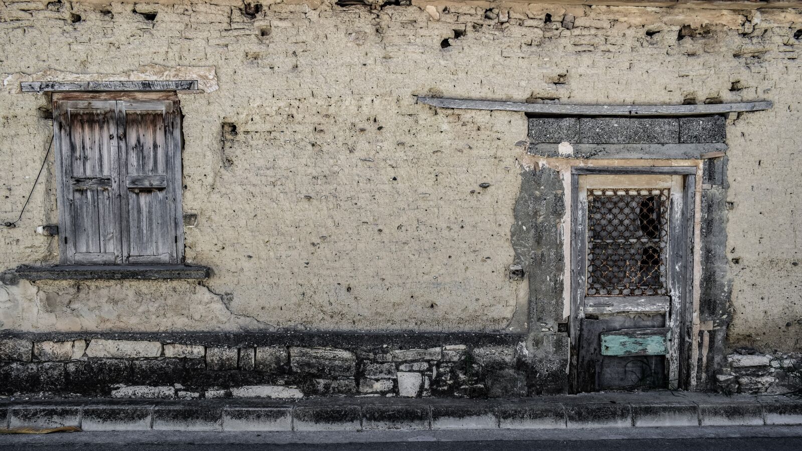 Nikon D3300 sample photo. Door, window, wall photography