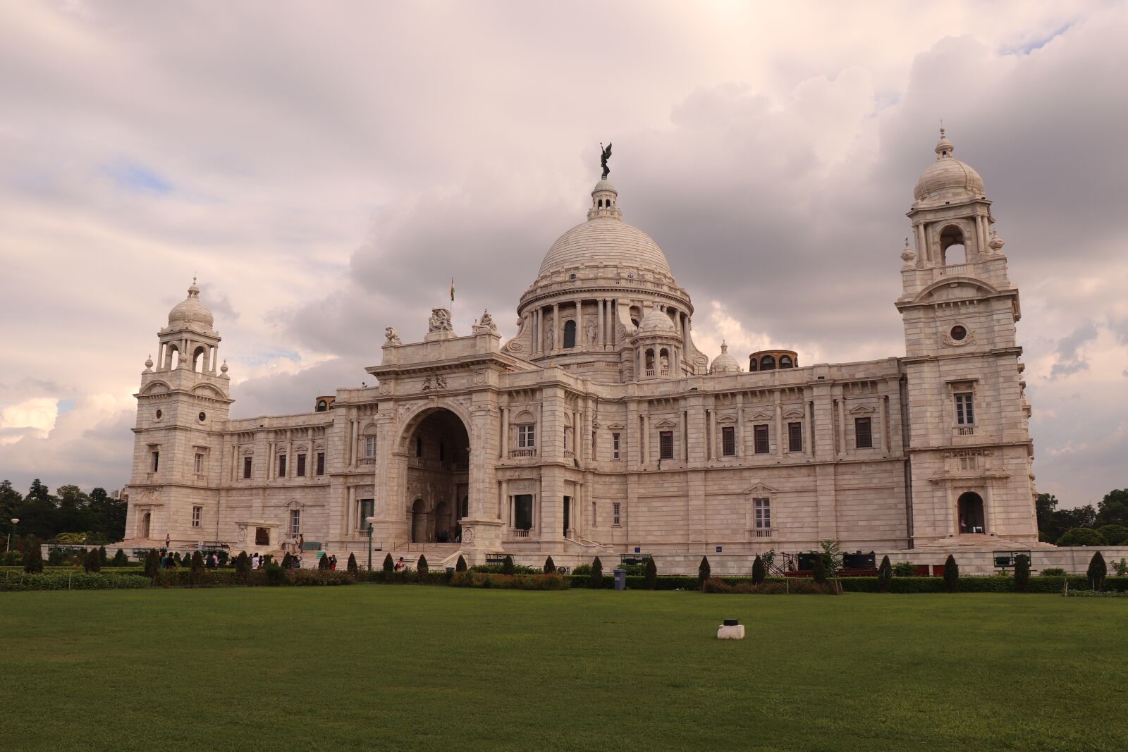 Canon EOS 77D (EOS 9000D / EOS 770D) sample photo. Victoria memorial, monument, architecture photography