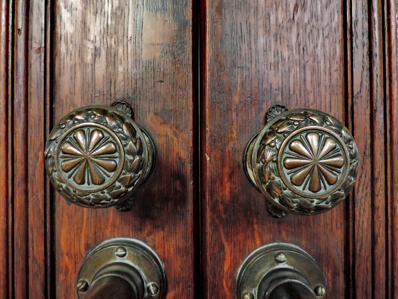 Nikon Coolpix P520 sample photo. Brass, carpentry, carving, wooden photography