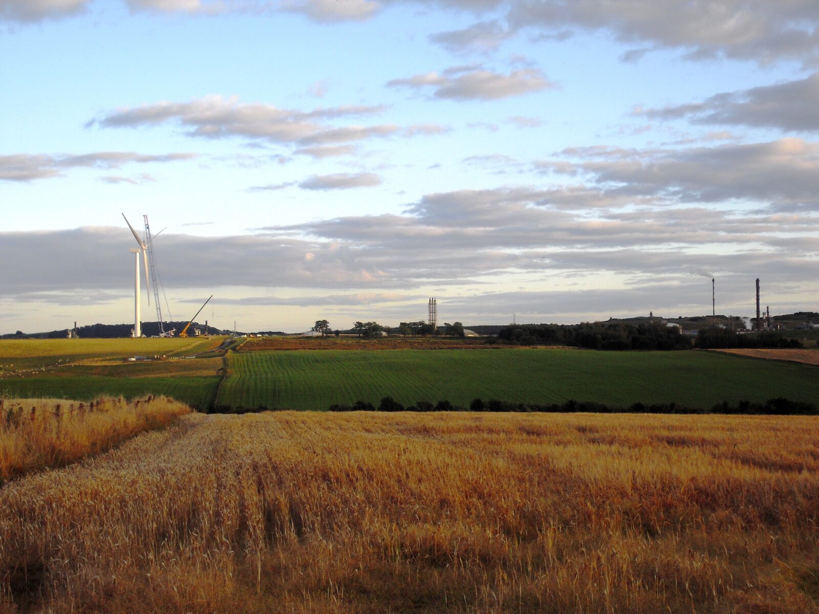 Casio Exilim EX-Z33 sample photo. Construction, wind turbine, machinery photography