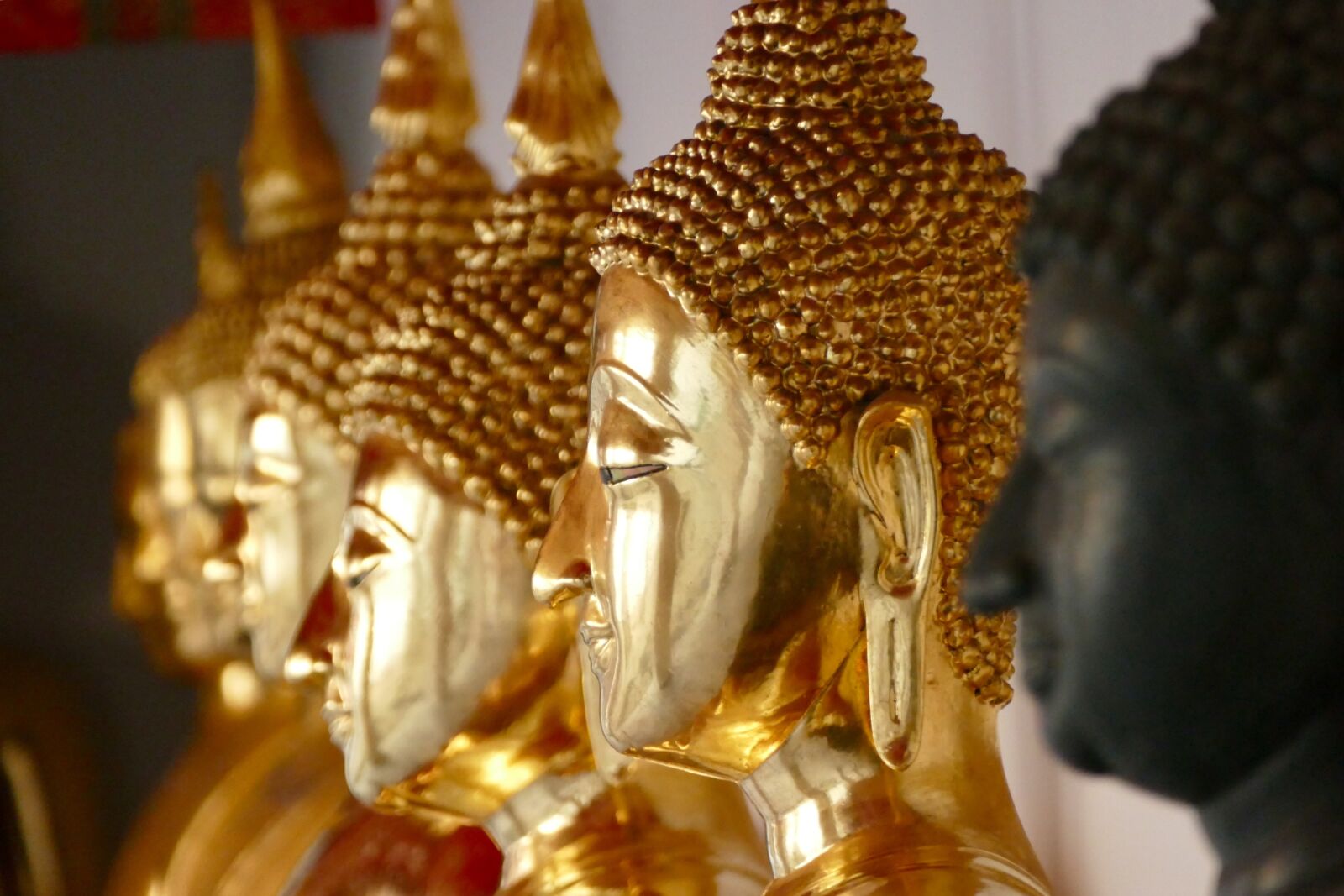 Panasonic Lumix DMC-FZ1000 sample photo. Golden, buddha, ornament photography