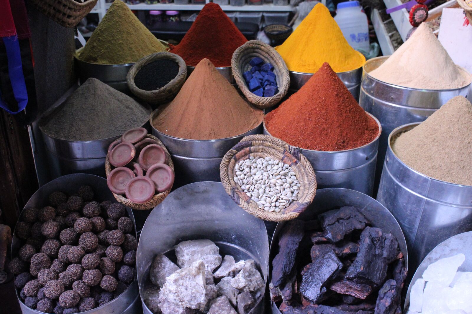 Canon EOS 600D (Rebel EOS T3i / EOS Kiss X5) sample photo. Color, spices, stones photography