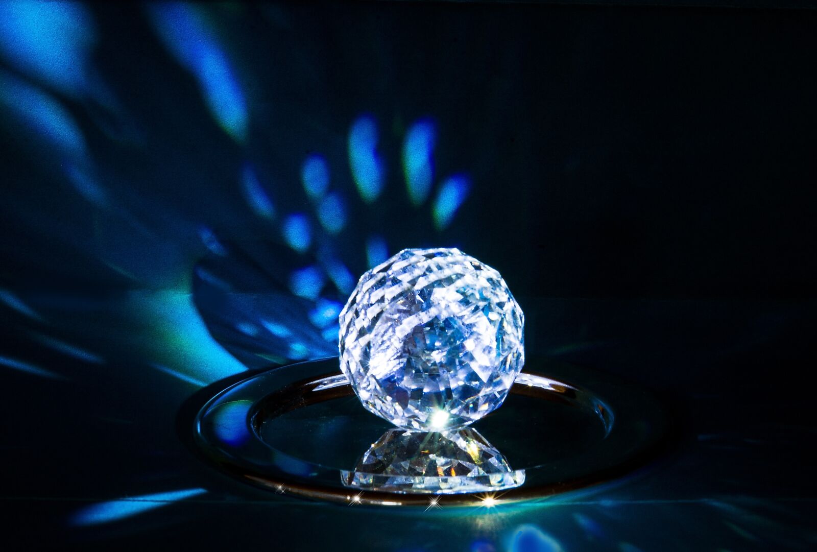 Nikon D7100 sample photo. Polyhedron, prism, sphere photography