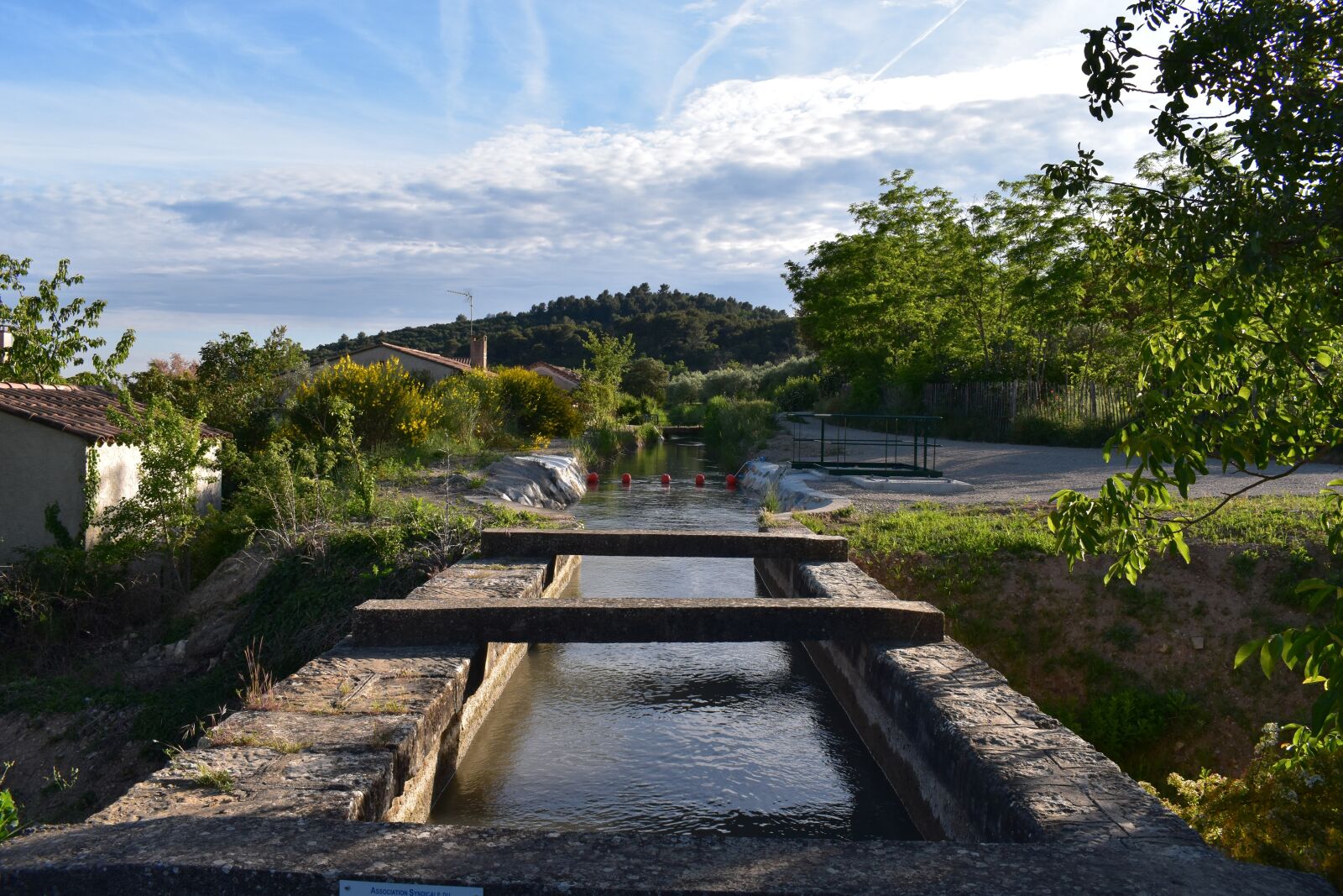 Nikon D5600 sample photo. Volx, provence, irrigation photography