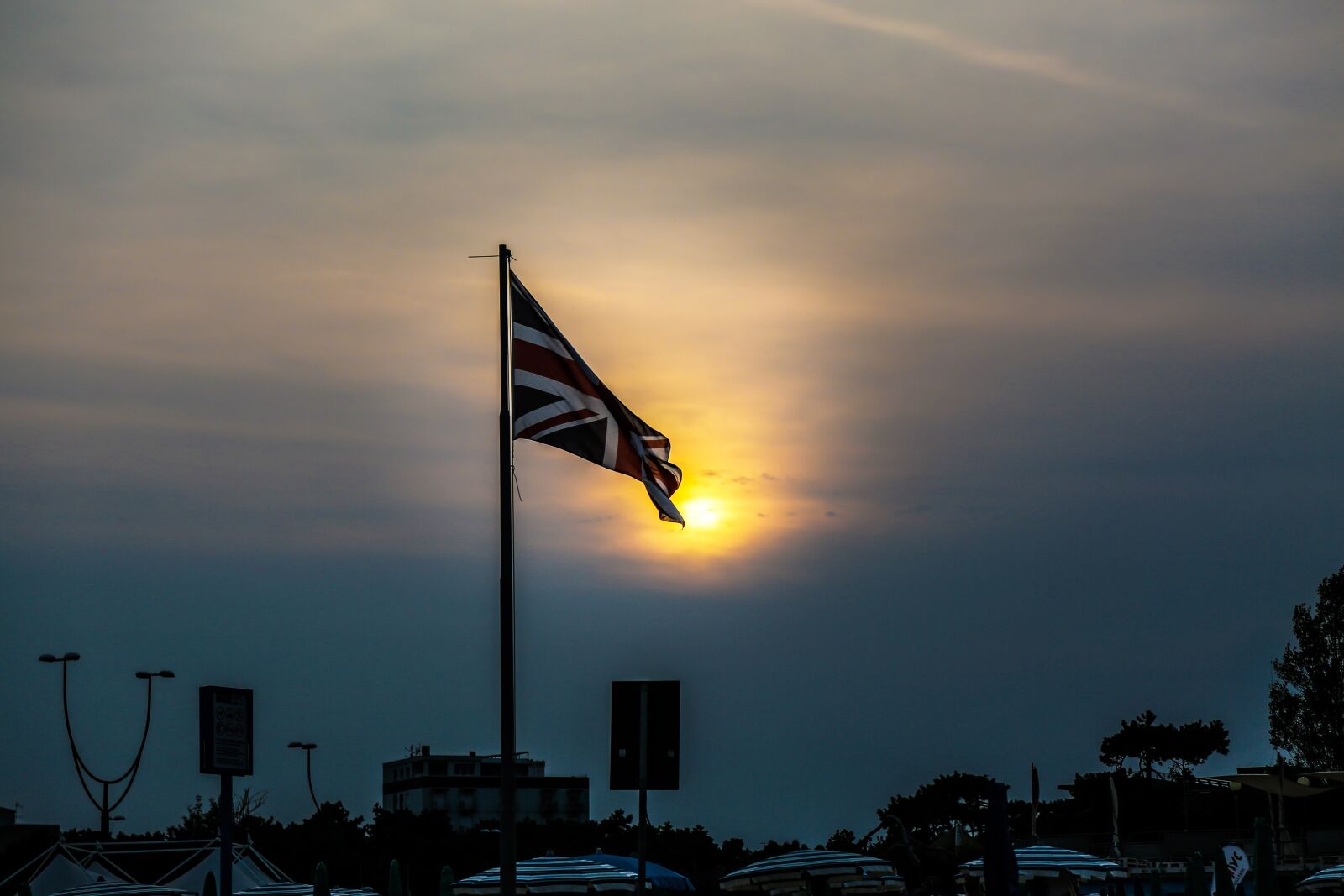 Canon EF 24-105mm F4L IS USM sample photo. Morning, flag, sunrise photography