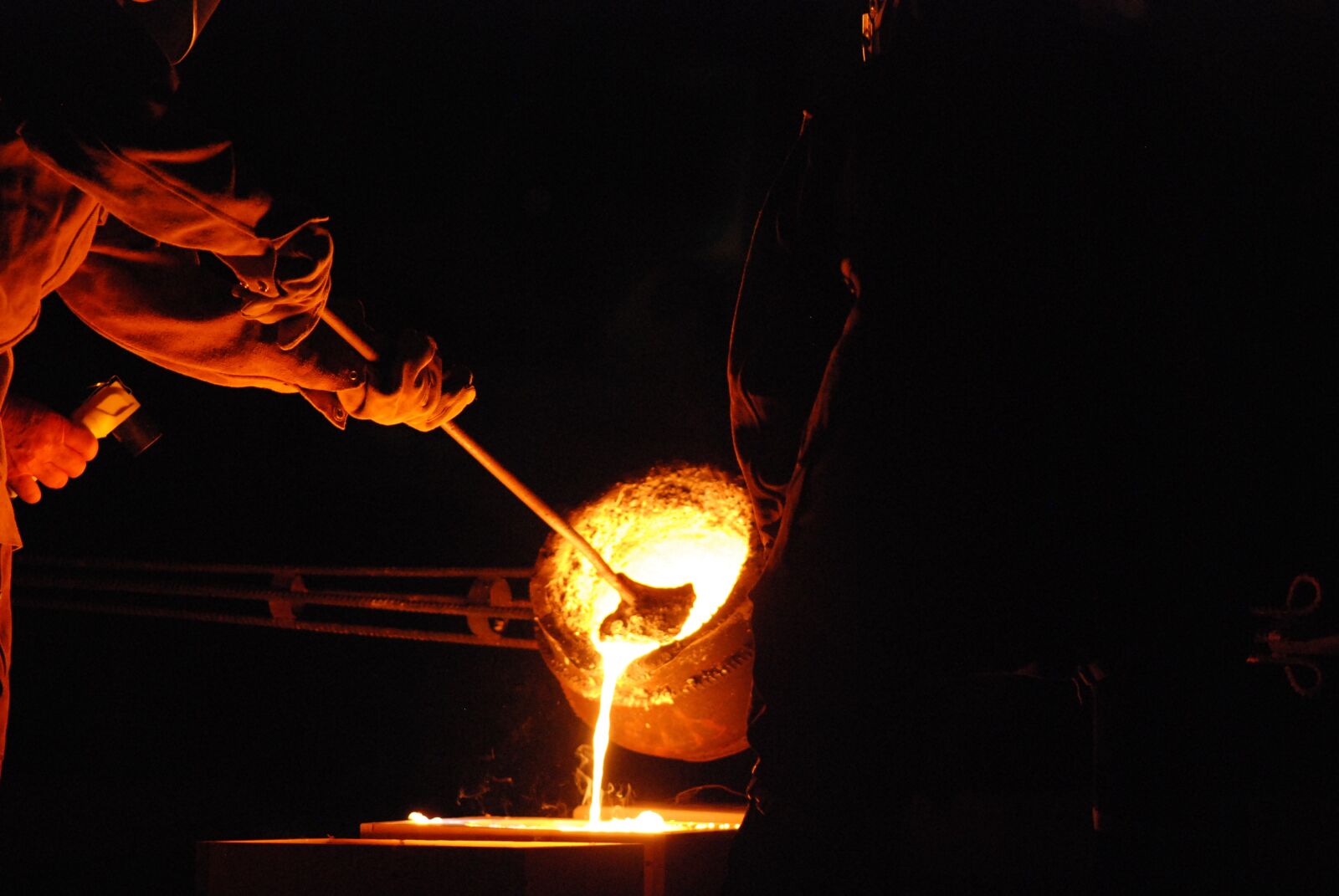 Nikon D80 sample photo. Iron, pour, iron-pour photography
