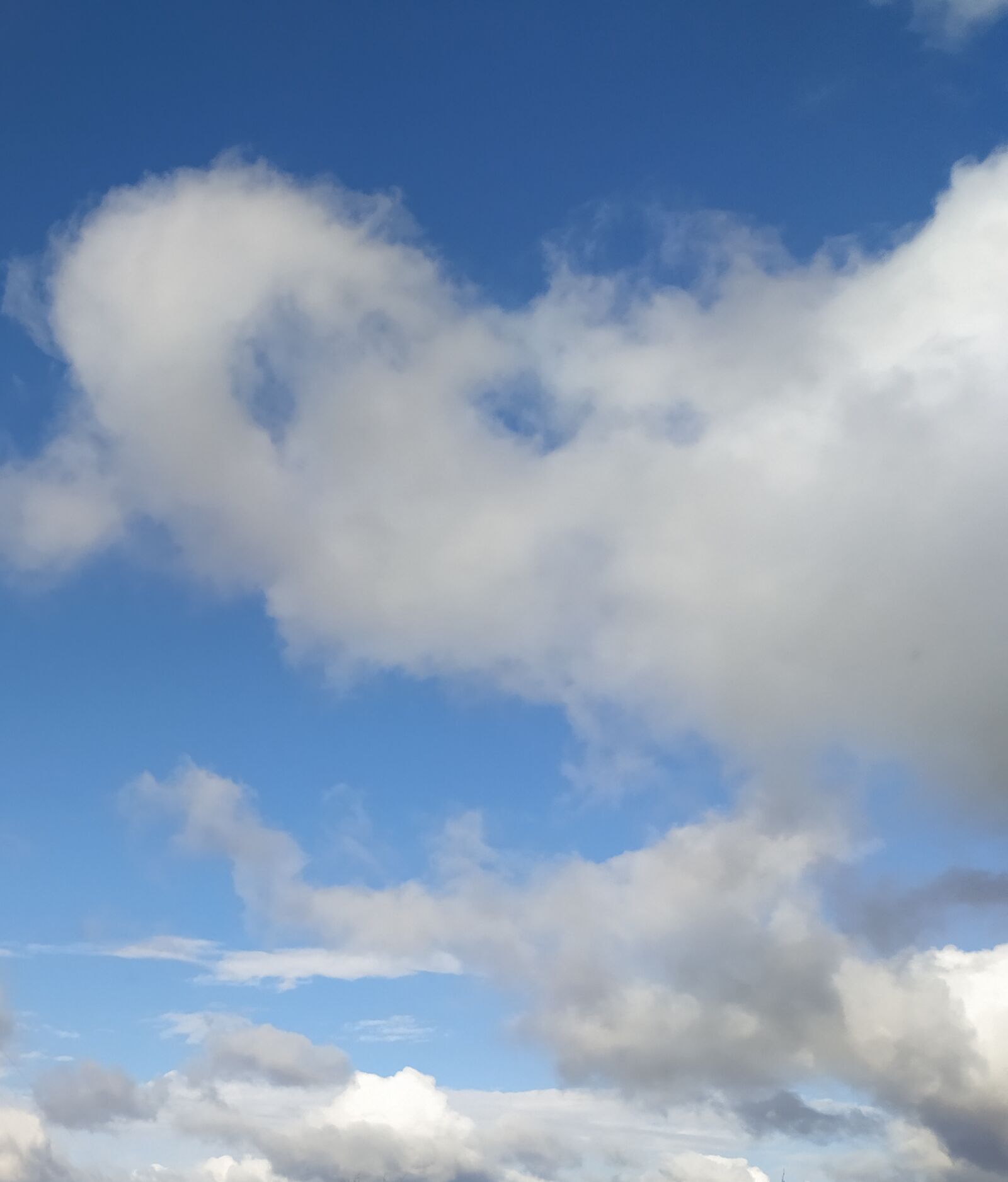 Xiaomi Redmi Note 8T sample photo. Sky, blue, clouds photography