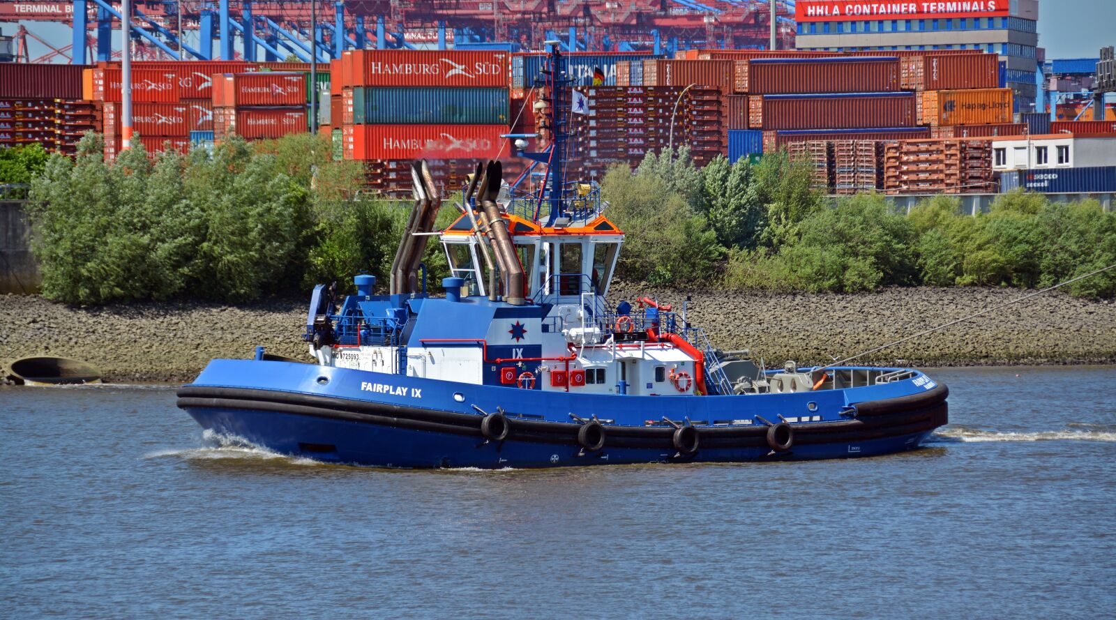 Nikon D5200 sample photo. Tug, lotze, ship photography