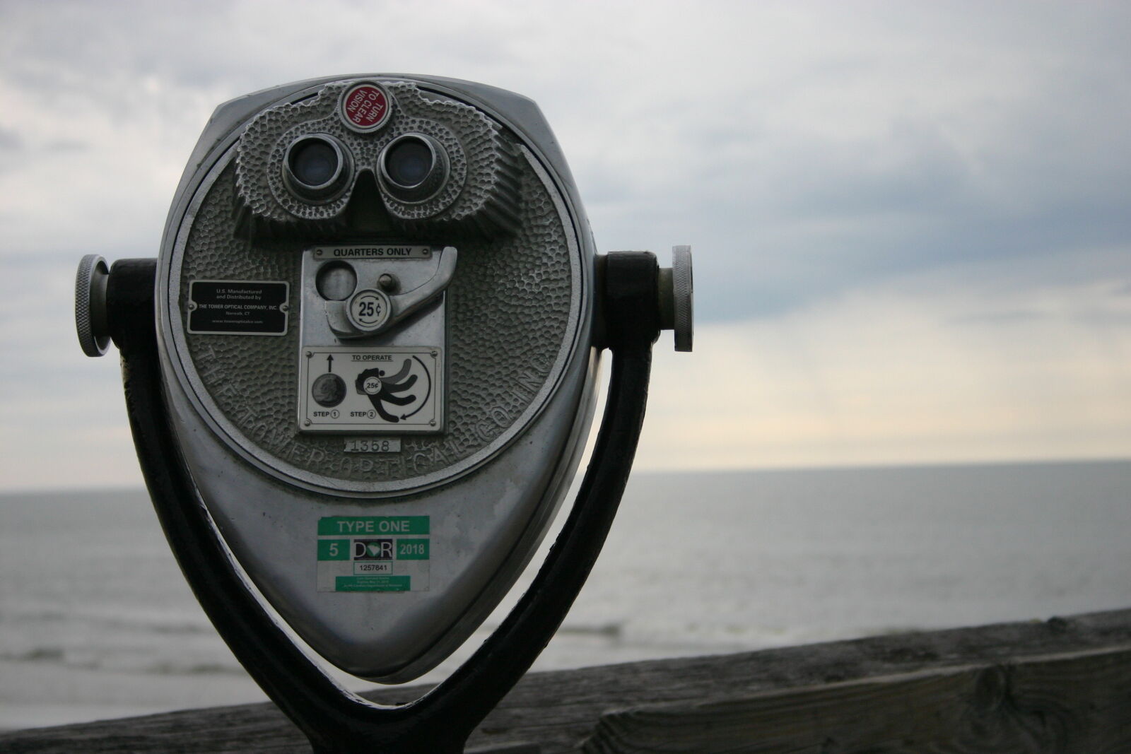 Canon EOS 300D (EOS Digital Rebel / EOS Kiss Digital) sample photo. Beach, binoculars, boardwalk, coin photography
