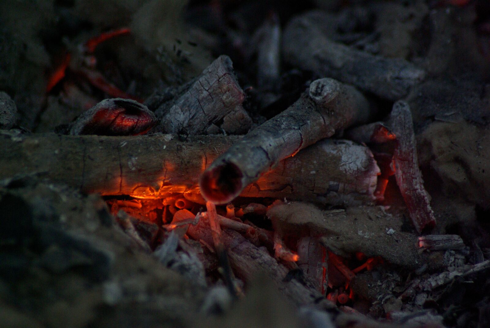 Pentax K10D sample photo. Fire, ash, smoke photography
