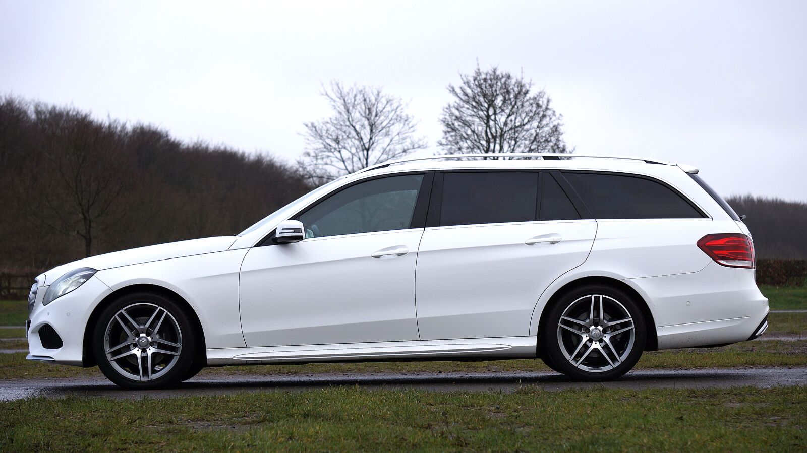 Sony Alpha NEX-5N + Sony E 55-210mm F4.5-6.3 OSS sample photo. Mercedes-benz, car, transport photography