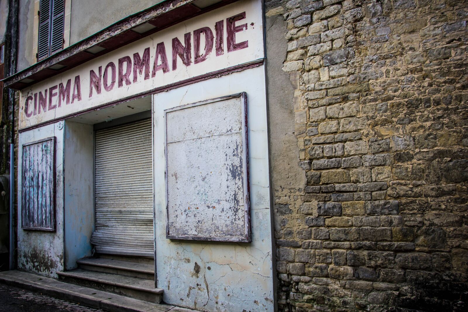 Canon EOS 550D (EOS Rebel T2i / EOS Kiss X4) sample photo. Architecture, old, road photography