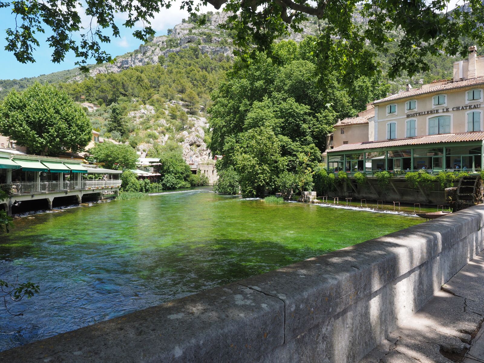 Olympus OM-D E-M1 + Olympus M.Zuiko Digital ED 12-40mm F2.8 Pro sample photo. Fontaine-de-vaucluse, river, water photography
