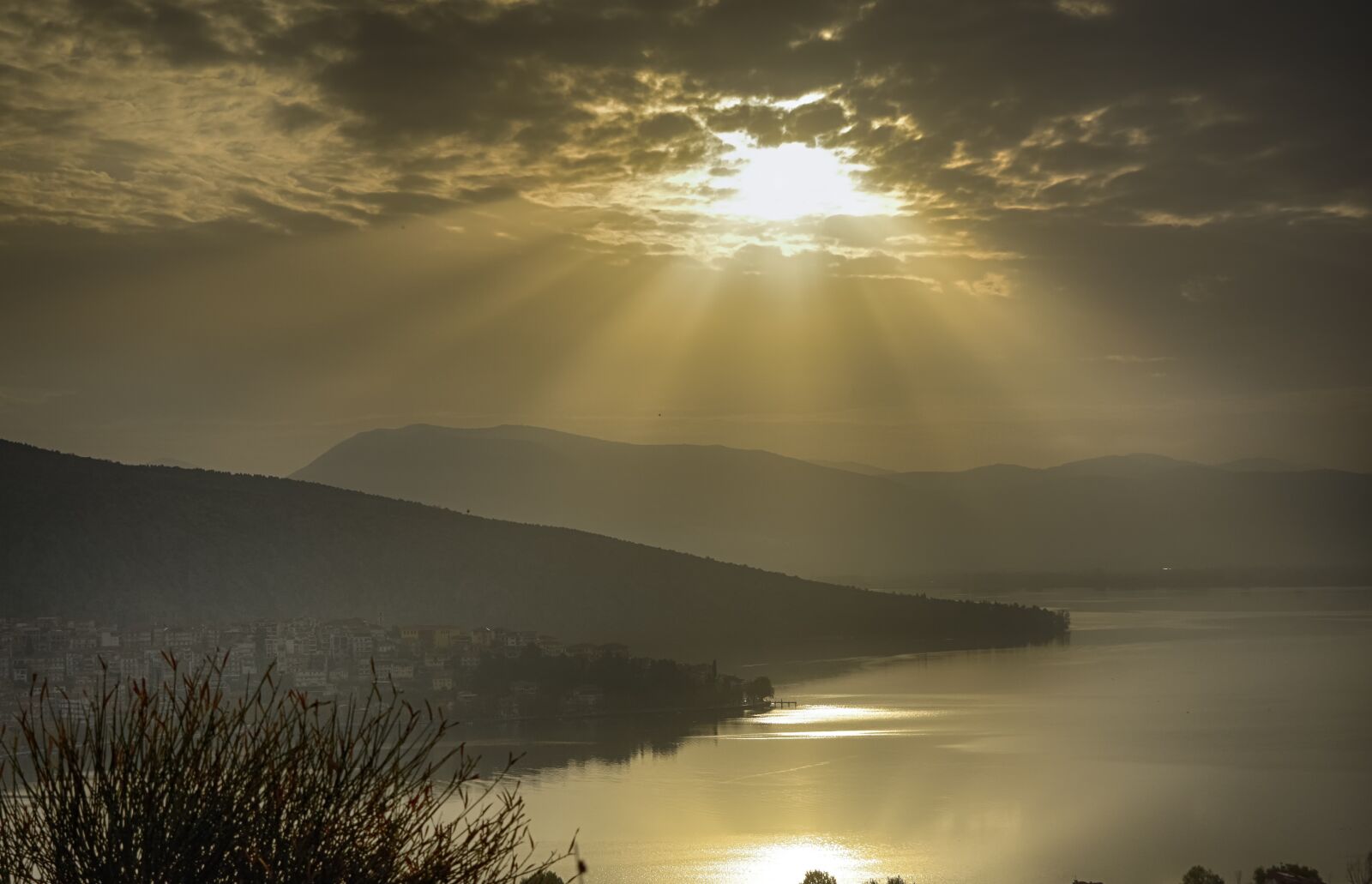 Nikon D7200 sample photo. Sunrays, lake, water photography