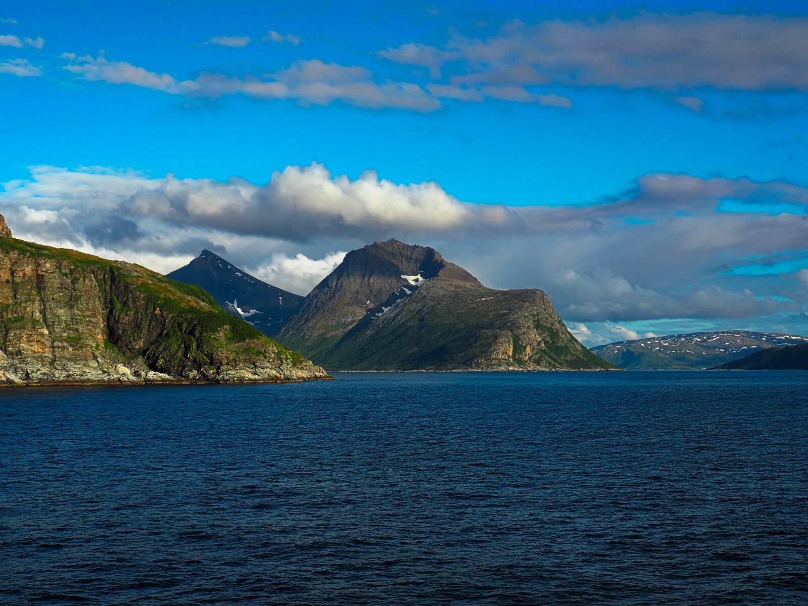 Olympus OM-D E-M5 II sample photo. Waters, travel, mountain photography