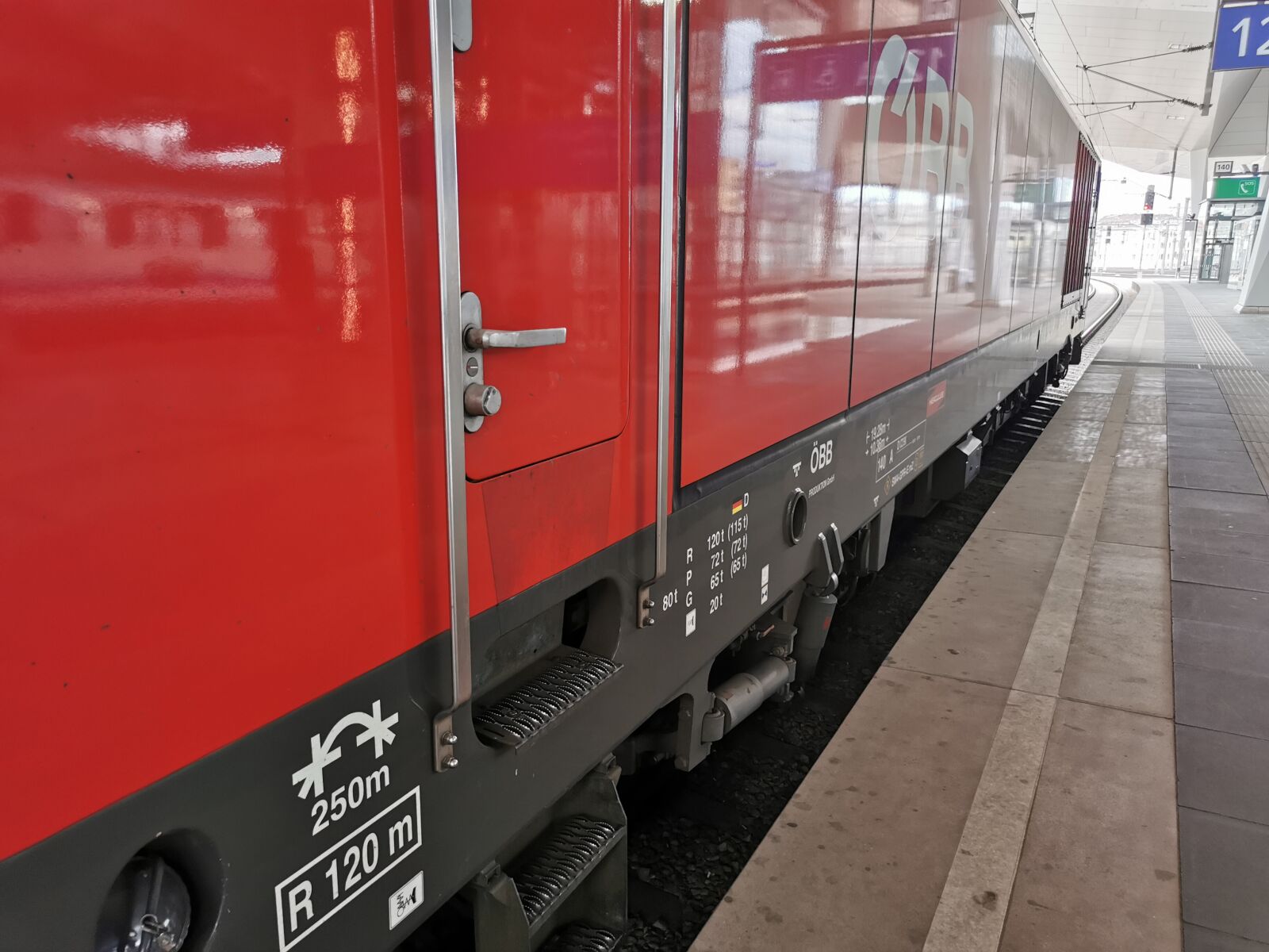HUAWEI P30 sample photo. Train, öbb, railway photography