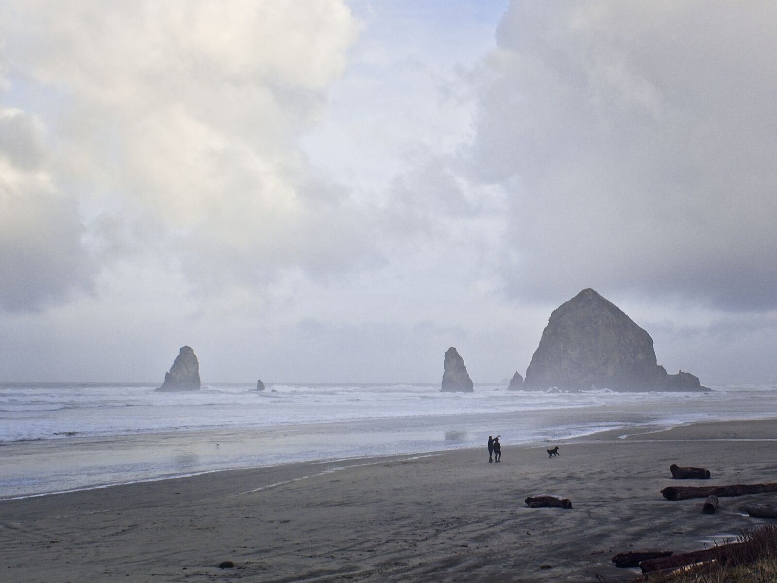Olympus M.Zuiko Digital 17mm F2.8 Pancake sample photo. Cannon beach, haystack rock photography