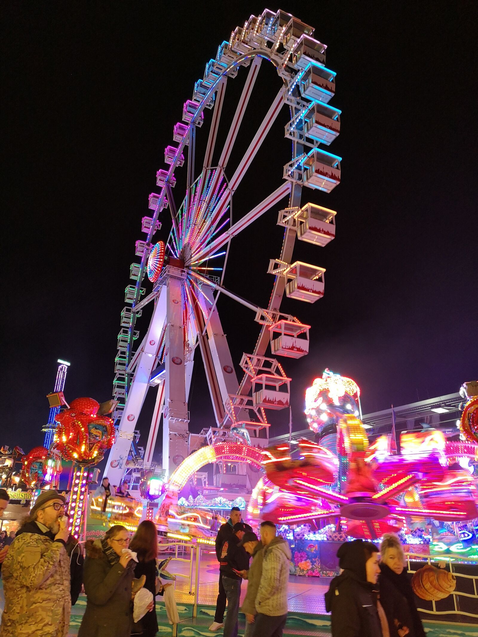 HUAWEI P20 sample photo. Oktoberfest, ferris wheel, night photography