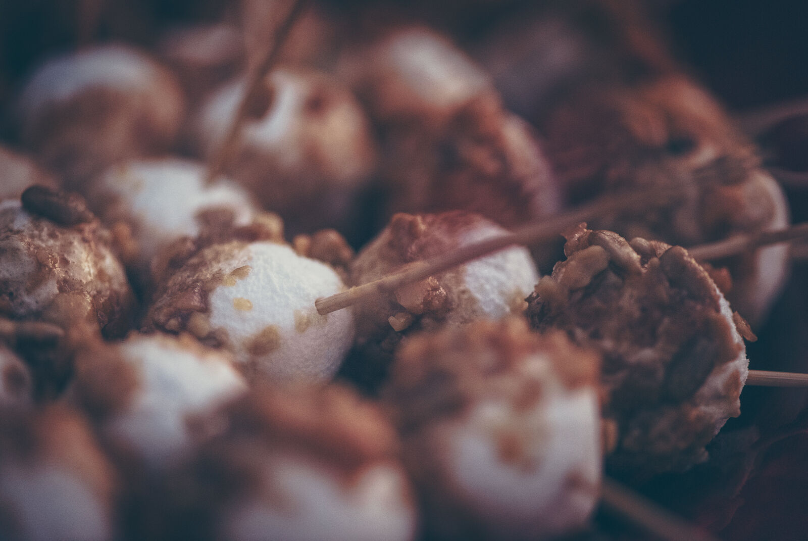Nikon AF-S Micro-Nikkor 105mm F2.8G IF-ED VR sample photo. Blur, chocolate, close, up photography