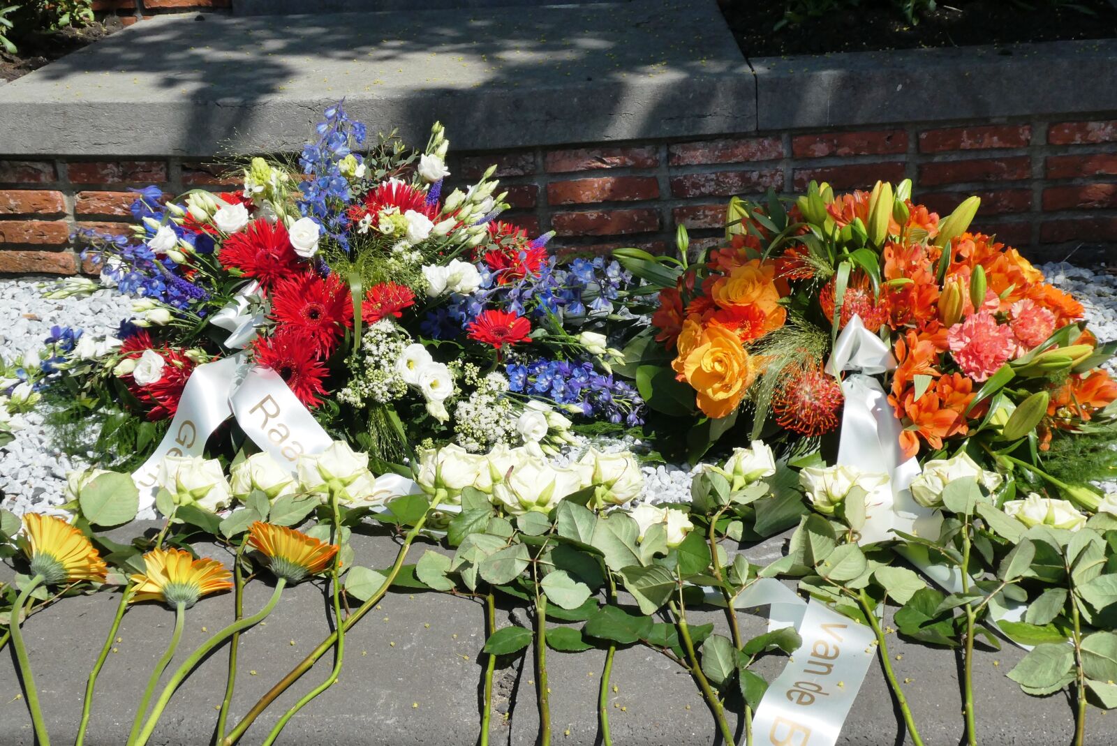 Panasonic Lumix DC-ZS70 (Lumix DC-TZ90) sample photo. Wreath, 4 may, remembrance day photography