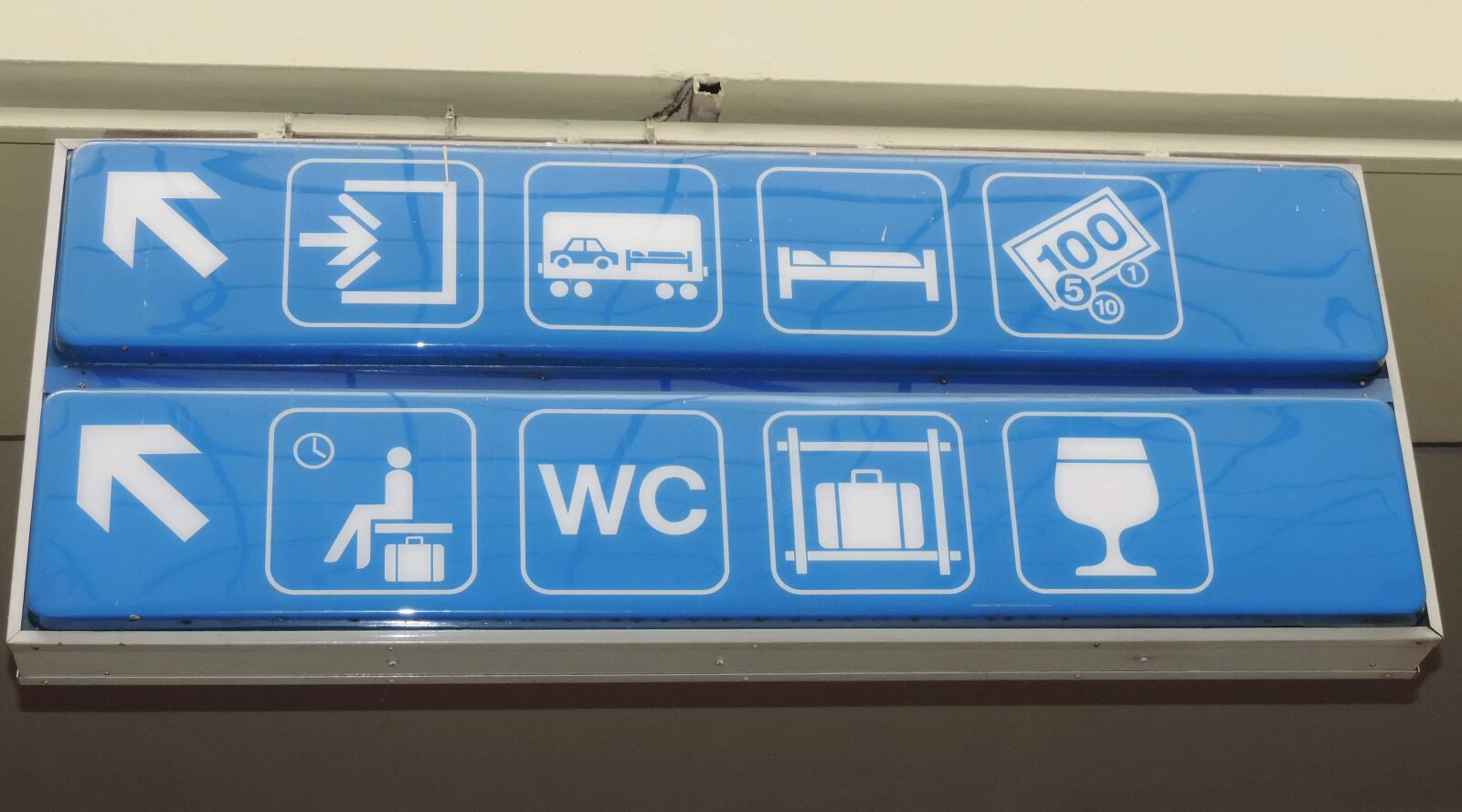 Nikon Coolpix P520 sample photo. Old, sign, symbol, display photography