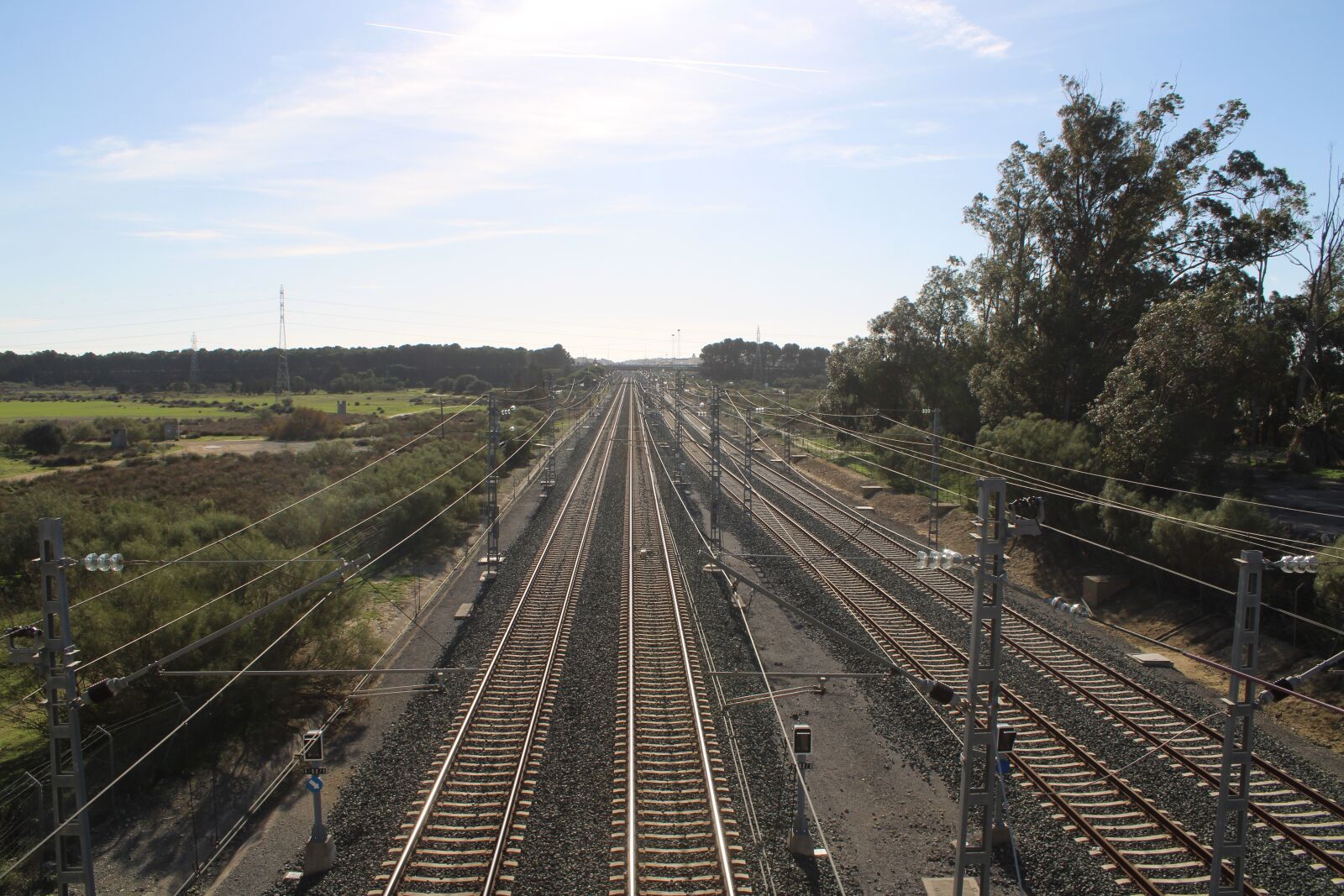 Canon EOS 2000D (EOS Rebel T7 / EOS Kiss X90 / EOS 1500D) sample photo. Puerto real, railway, the photography