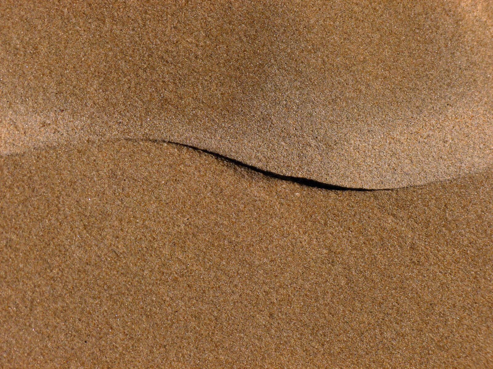 Panasonic DMC-FS37 sample photo. Sand, wave, beach photography