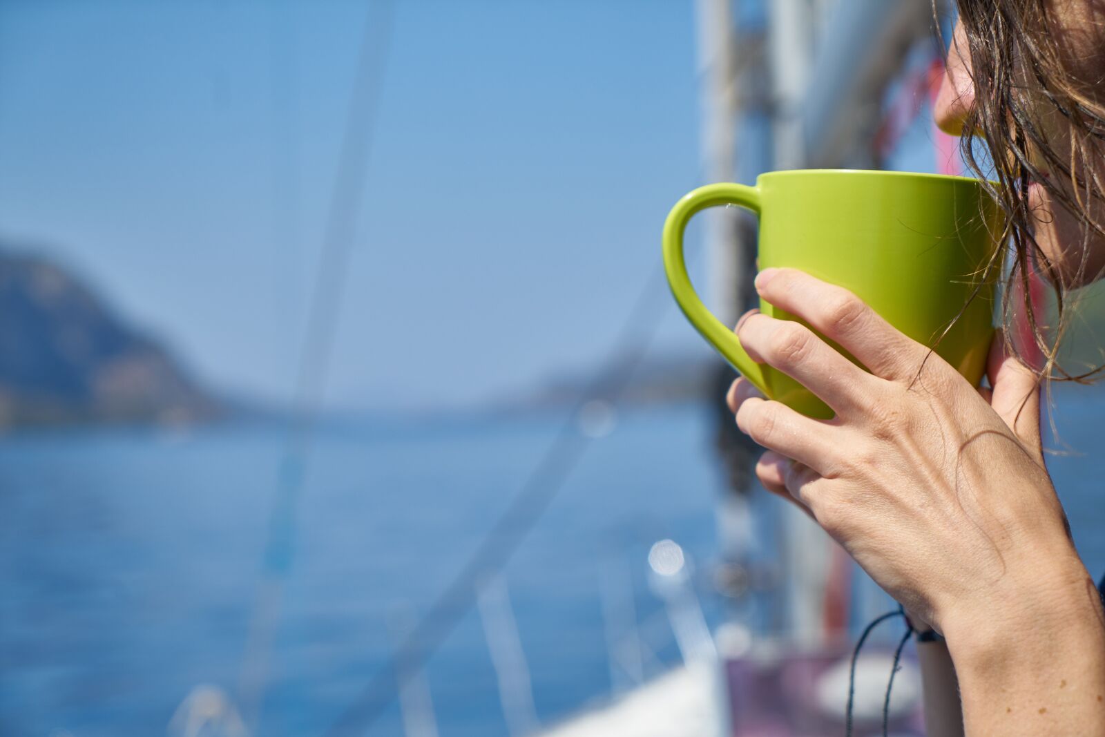 Sony a7R II sample photo. Coffee, glass, green photography