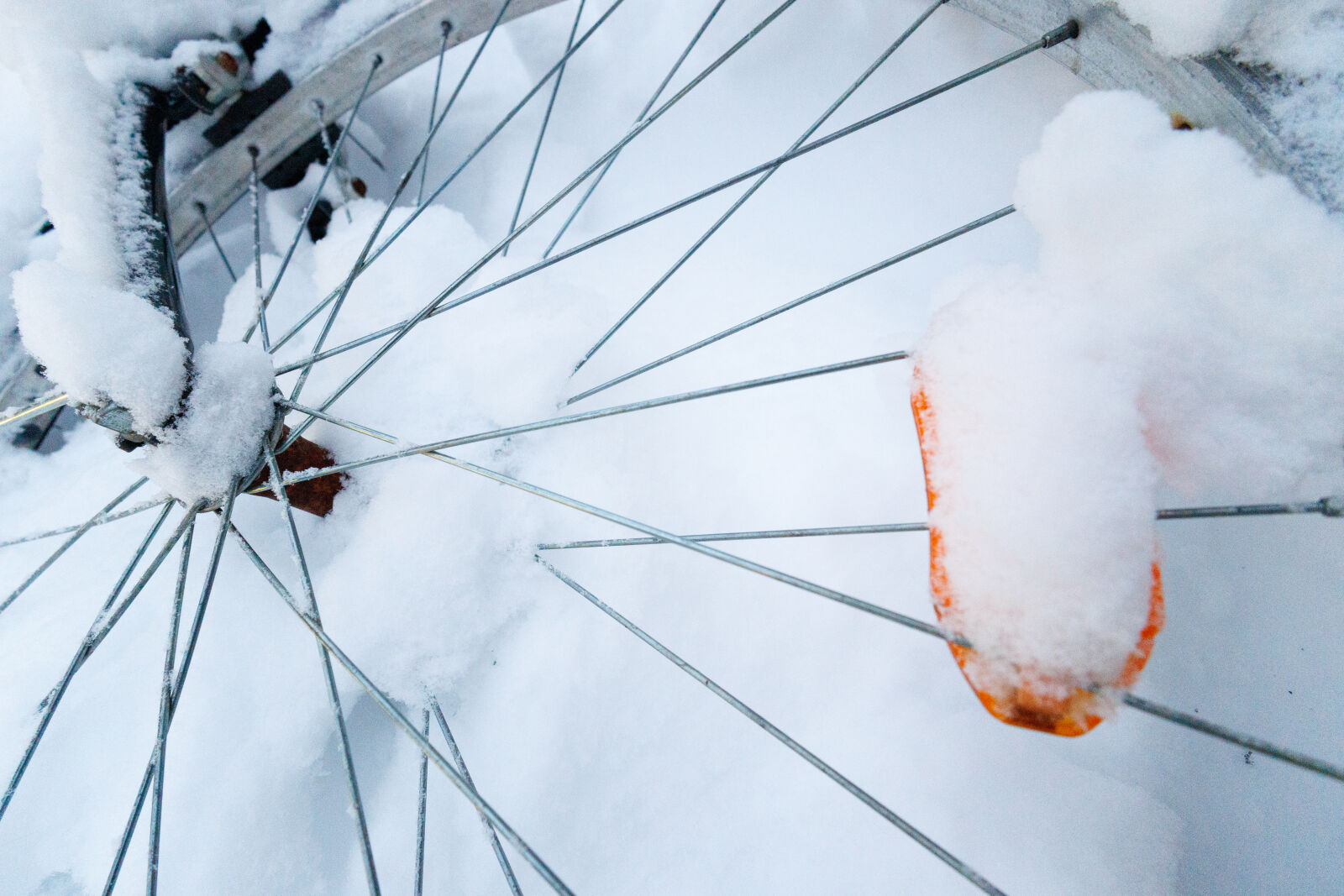 Canon EOS R7 sample photo. Snow covered bicycle photography