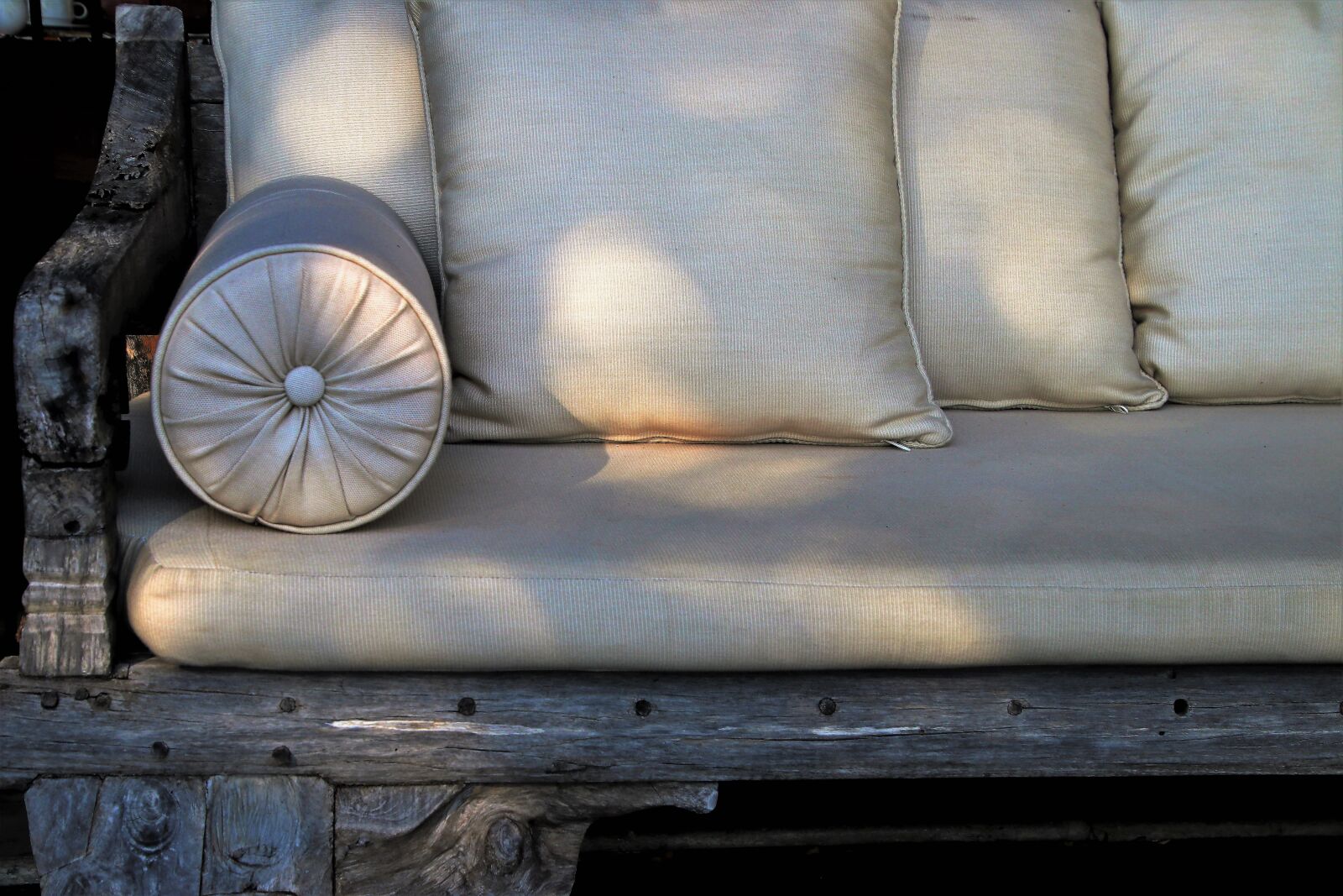 Canon EOS 80D sample photo. Pillow, couch, no one photography