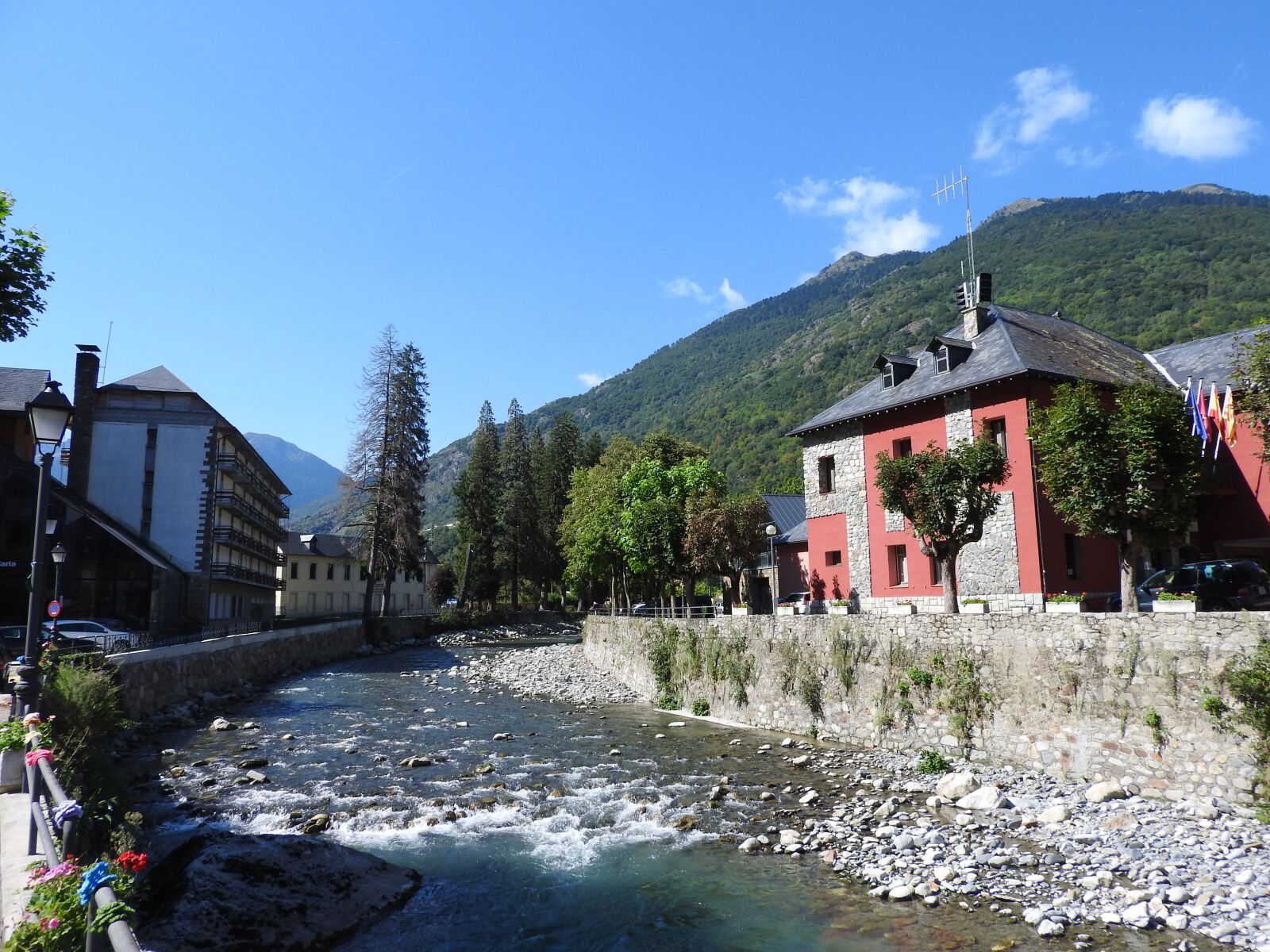 Nikon Coolpix P610 sample photo. Poret, cauterets, summer photography