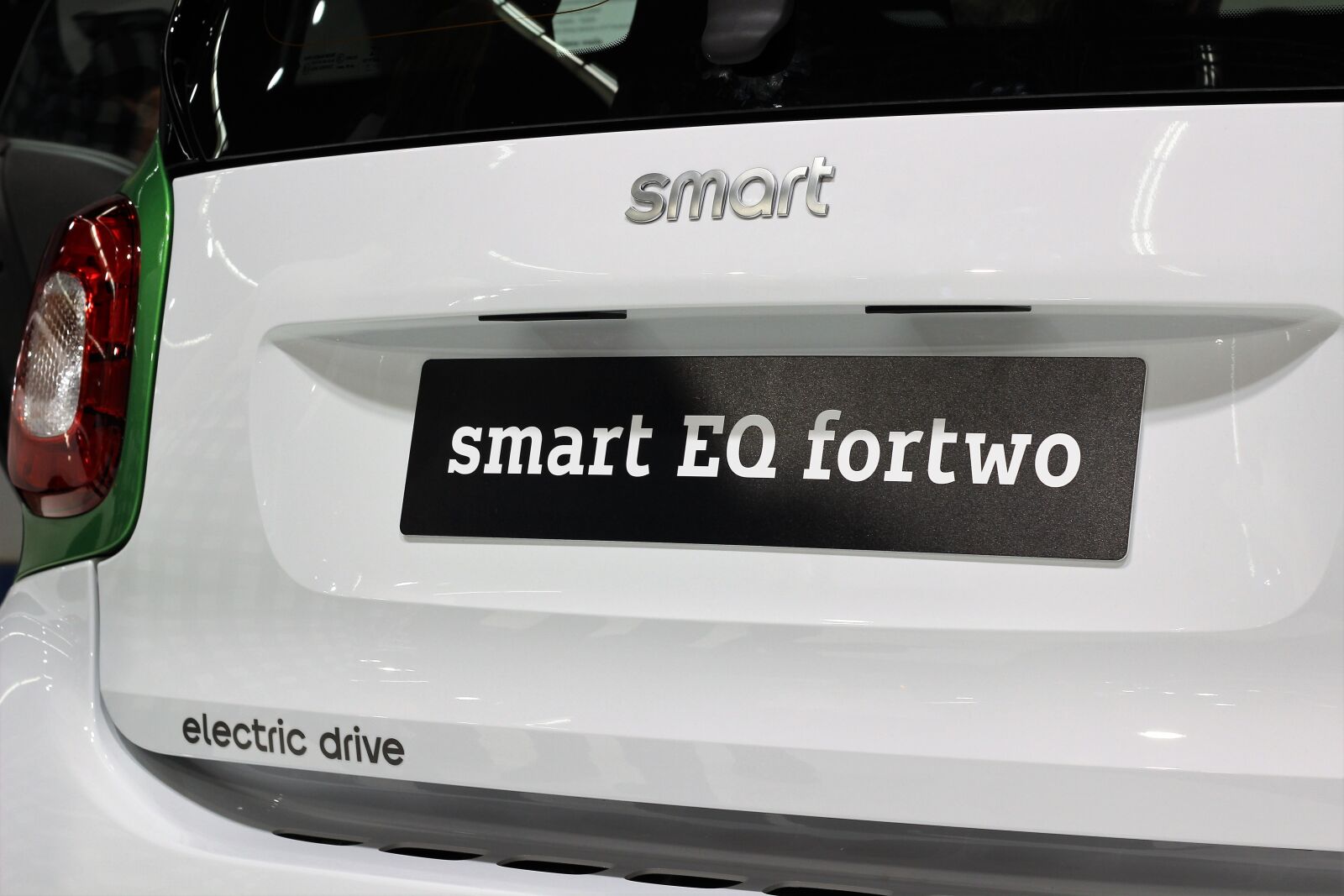 Canon EF 50mm F1.8 II sample photo. Car smart eq fortwo photography