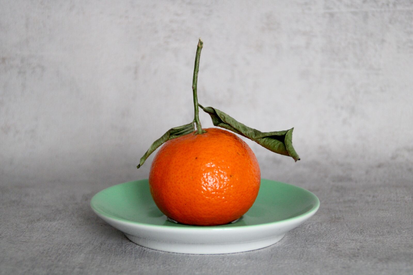 Canon EOS 2000D (EOS Rebel T7 / EOS Kiss X90 / EOS 1500D) sample photo. Clementine, mandarin, food photography