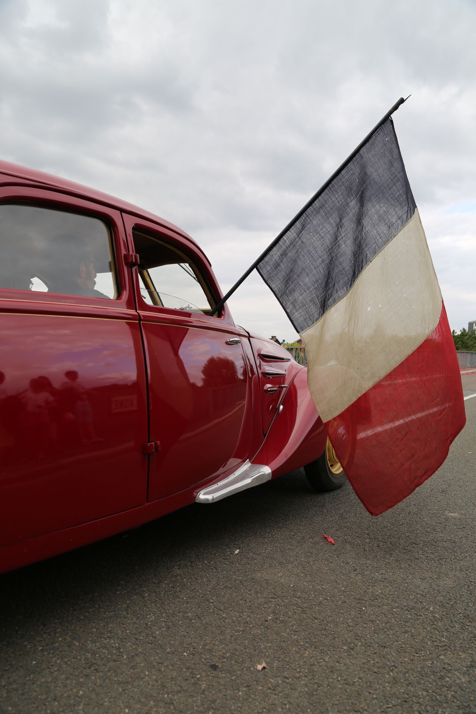 Canon EF 24-105mm F4L IS USM sample photo. Release, flag, vintage photography
