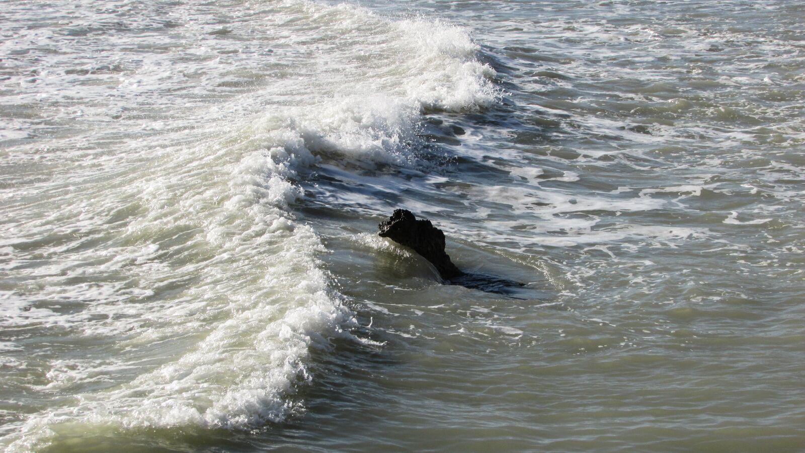 Canon PowerShot SX400 IS sample photo. Wave, rock, sea photography