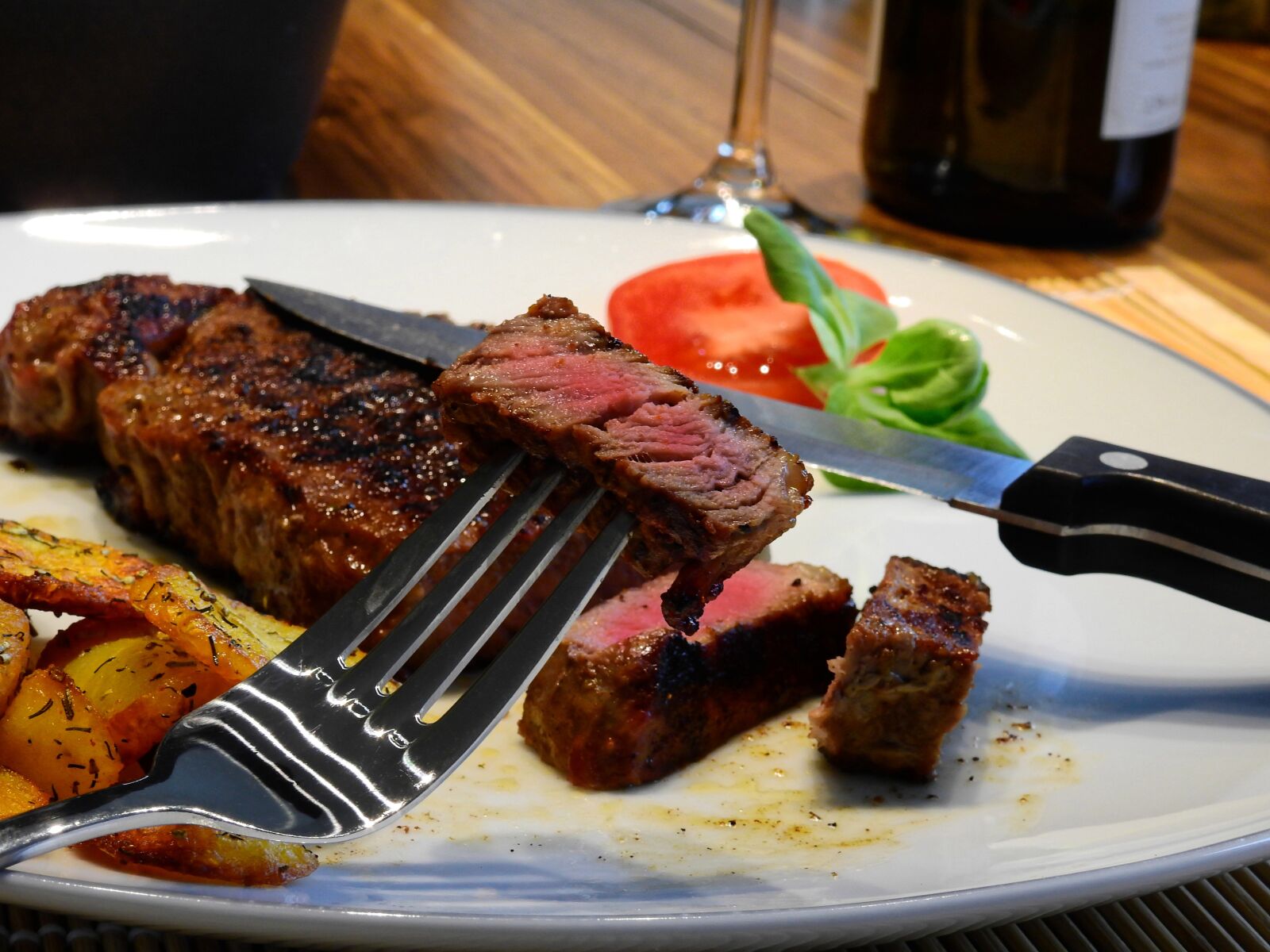 Nikon Coolpix P900 sample photo. Steak, meat, beef photography