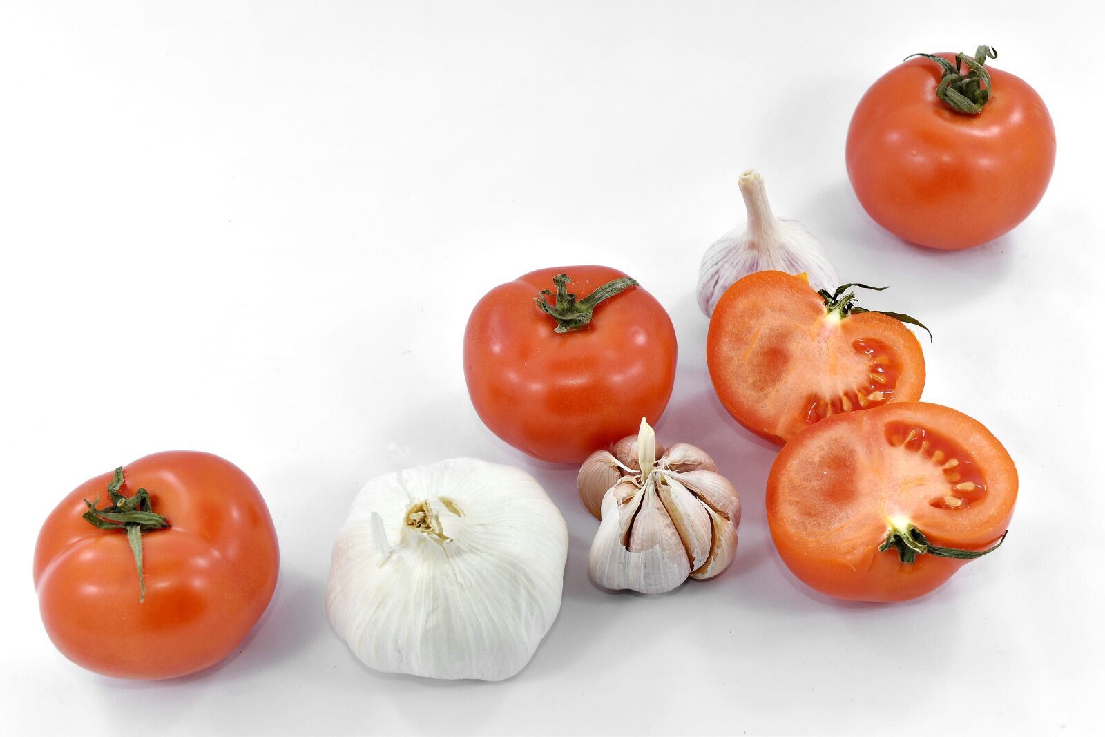 Nikon D5500 sample photo. Aromatic, garlic, spice, tomatoes photography