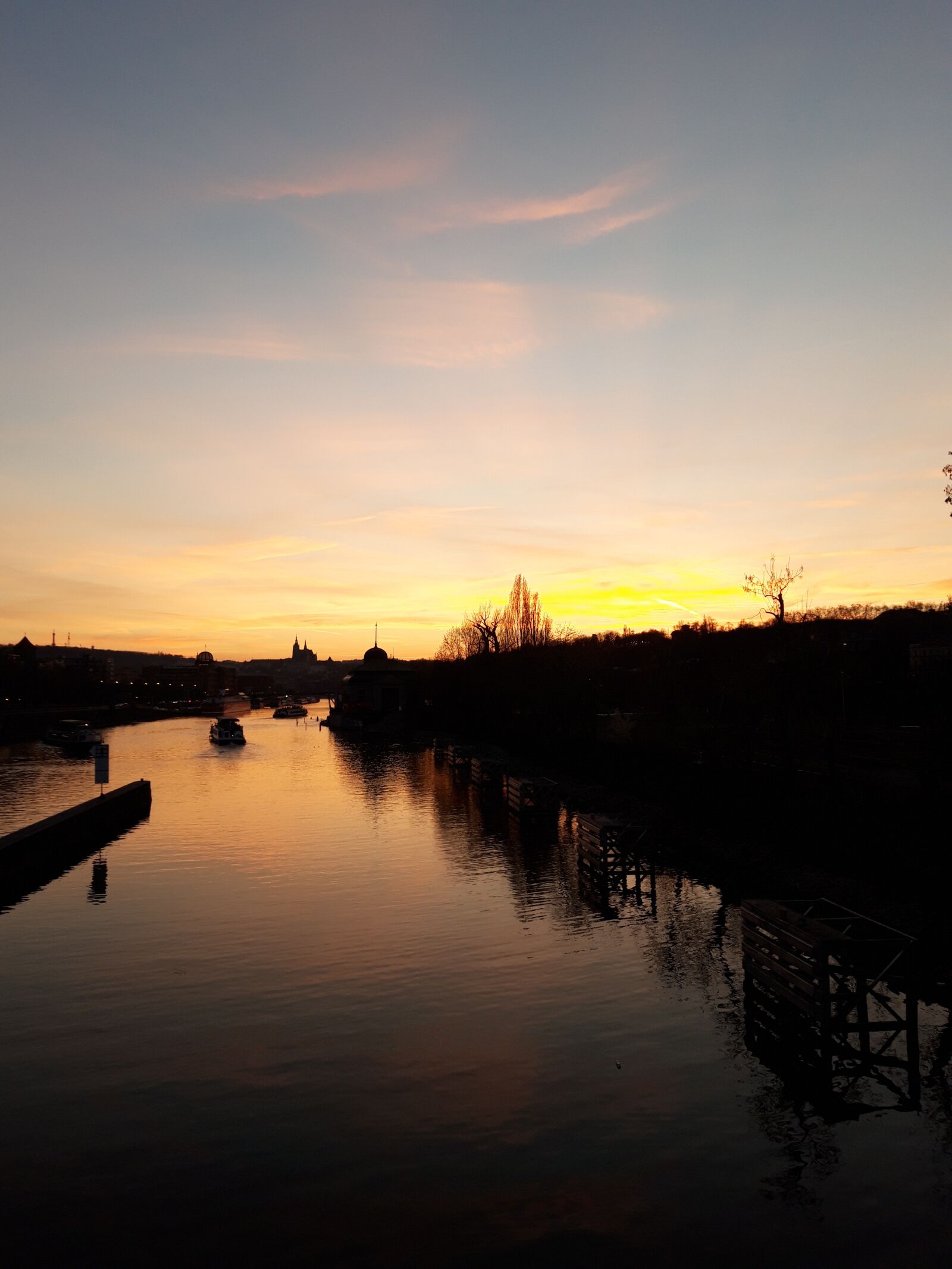 Samsung Galaxy A6 sample photo. Prague, praha, river photography