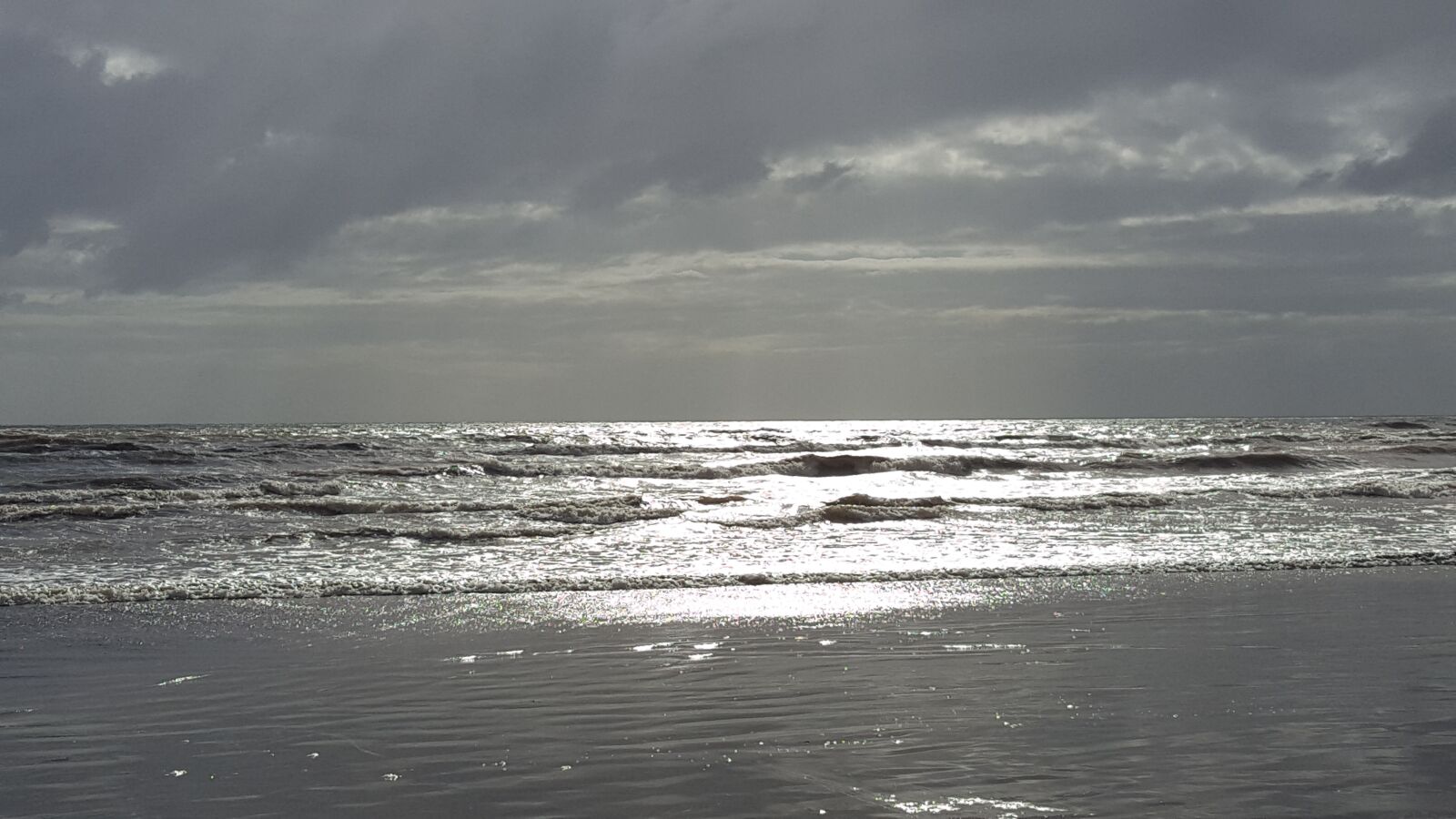 Samsung Galaxy S6 sample photo. Beach, sun, grey photography