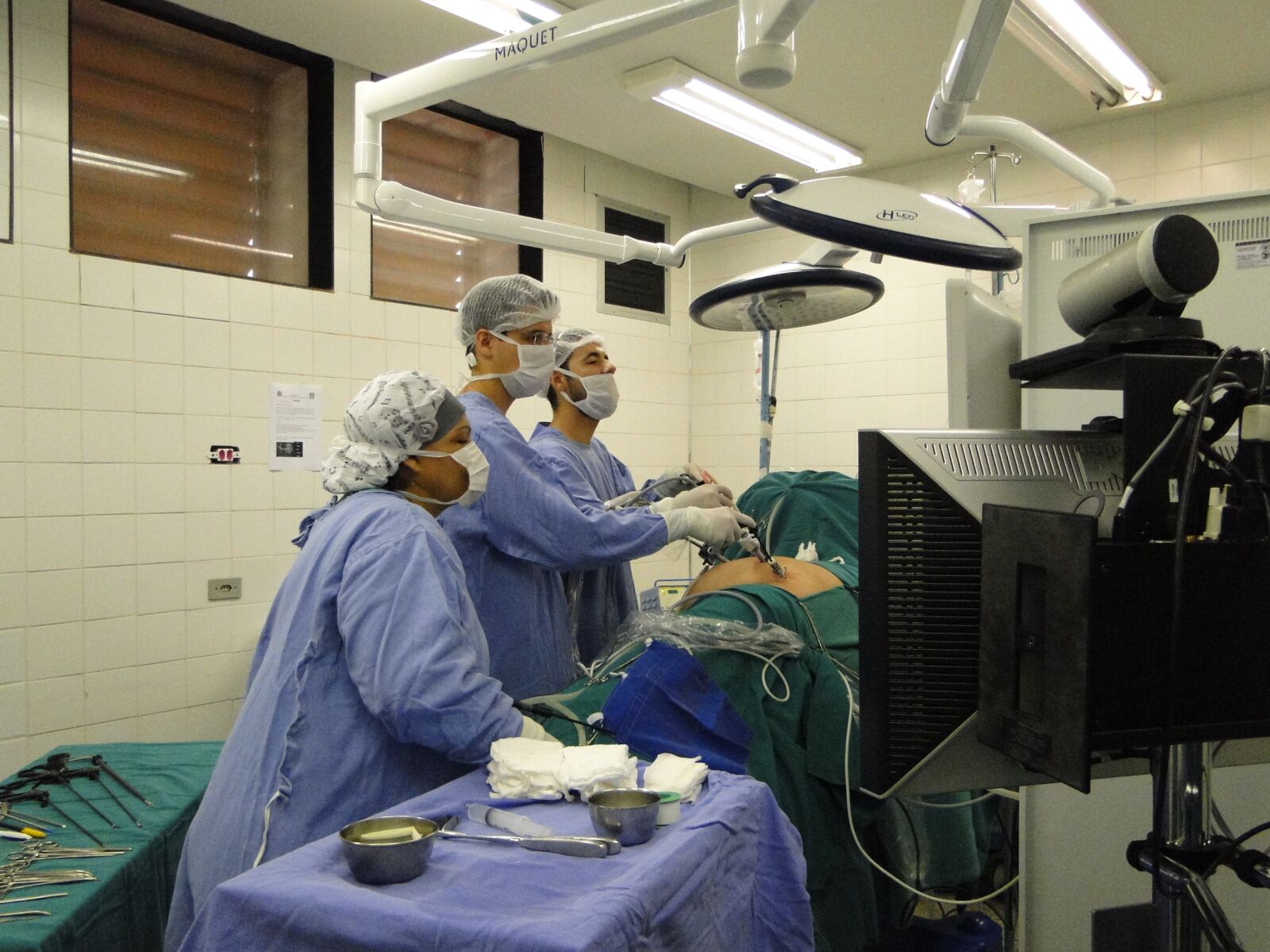 Sony Cyber-shot DSC-HX1 sample photo. Surgery, nephrectomy, laparoscopy photography